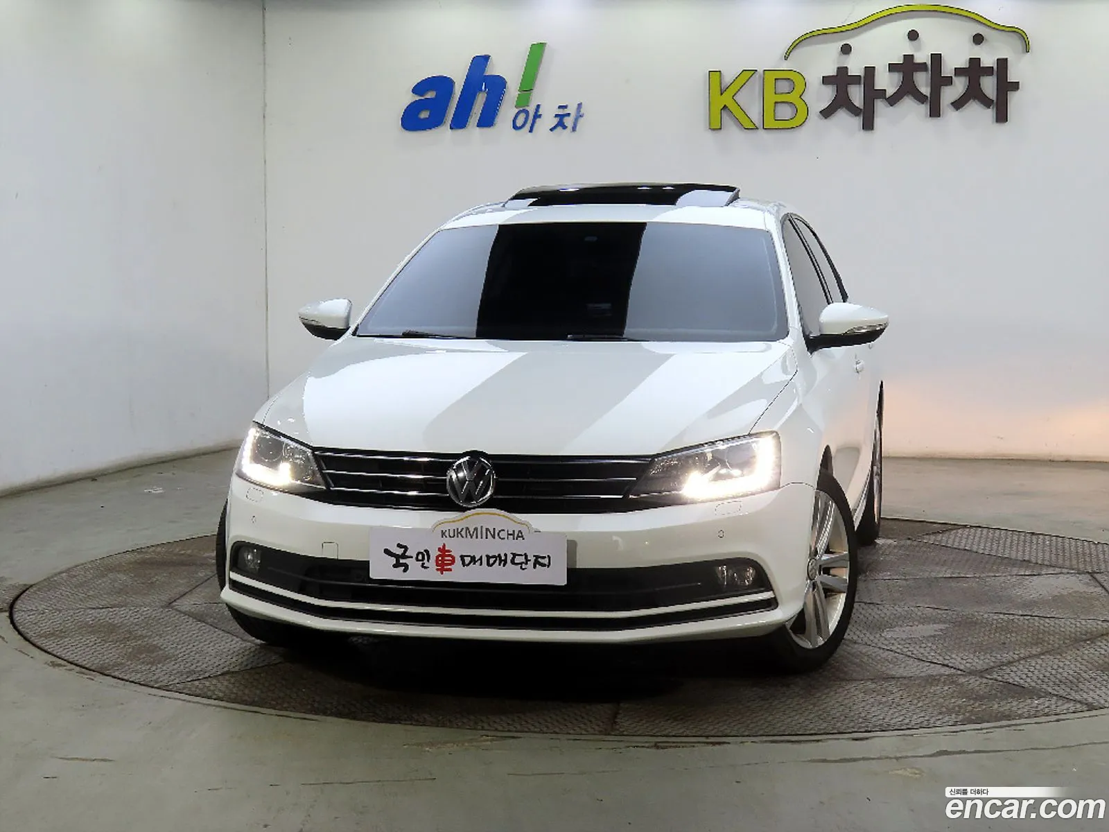 Volkswagen New Jetta 20 Tdi Bluemotion Premium 6Th Generation - фотография 7707391