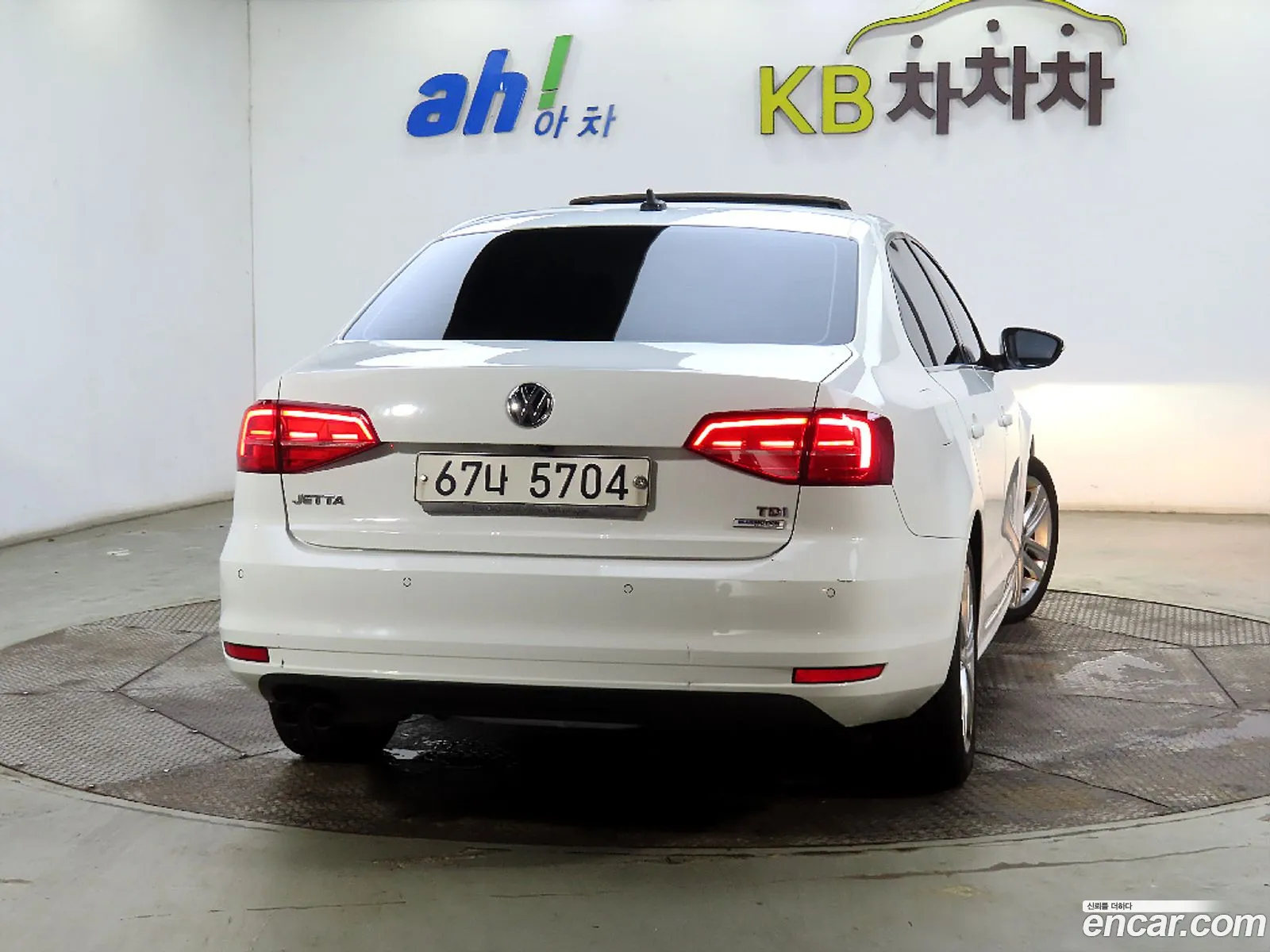 Volkswagen New Jetta 20 Tdi Bluemotion Premium 6Th Generation - фотография 7707392