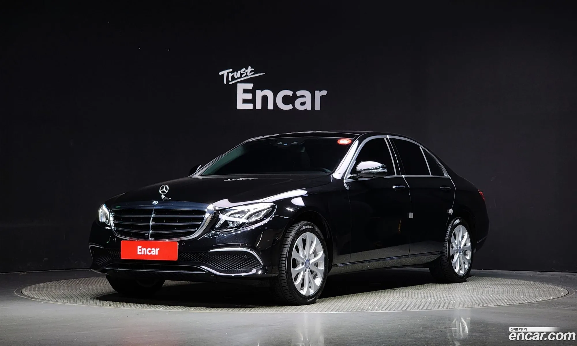 Mercedes E-Class W213 E300 4Matic Exclusive - фотография 19816124