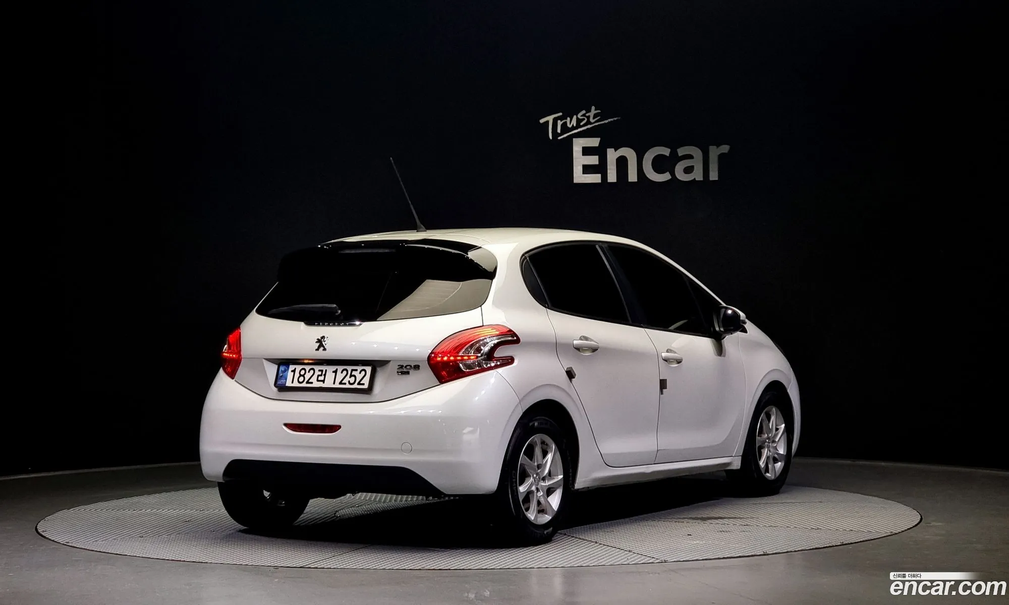 Peugeot 208 14 E-Hdi Eco 5-Door - фотография 4819203
