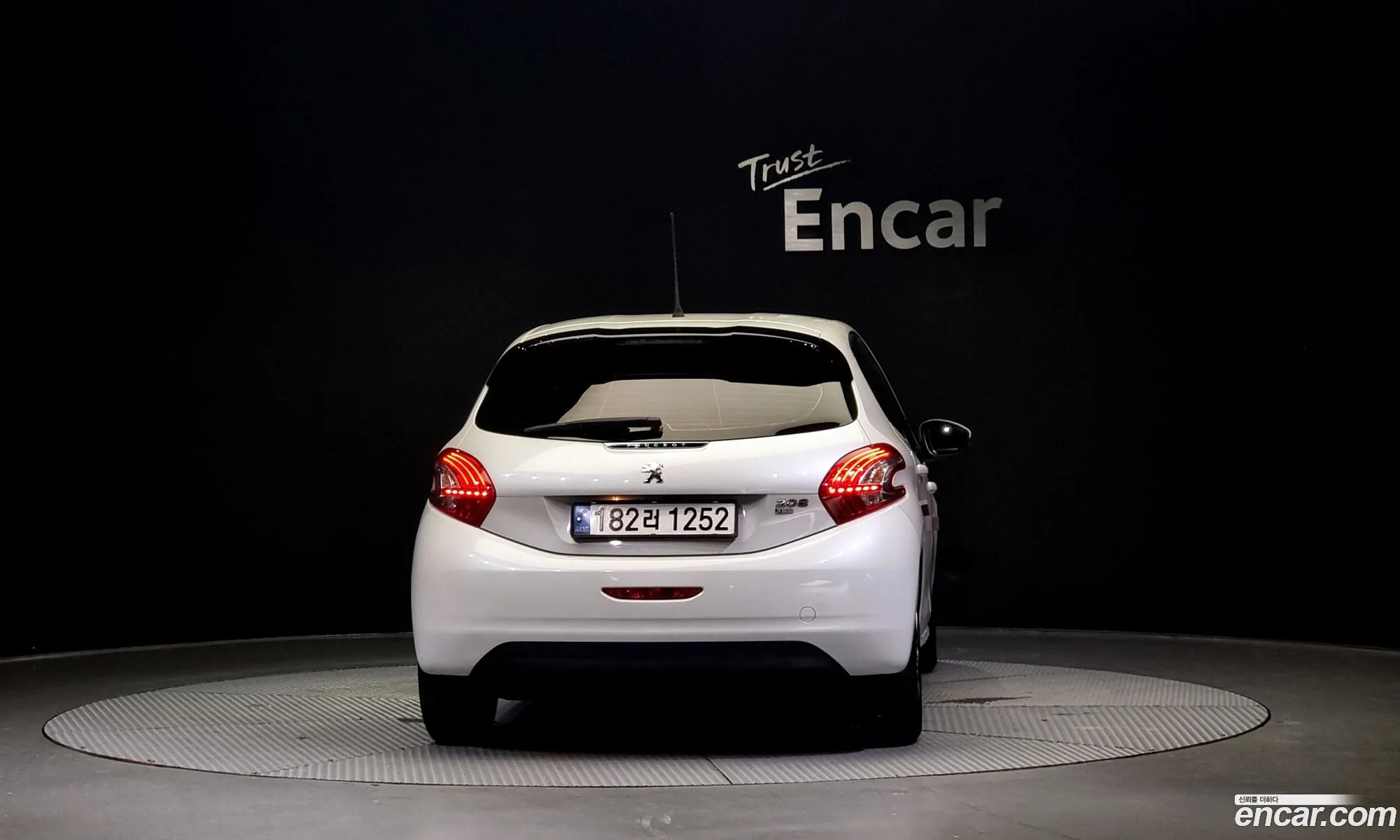 Peugeot 208 14 E-Hdi Eco 5-Door - фотография 4819205