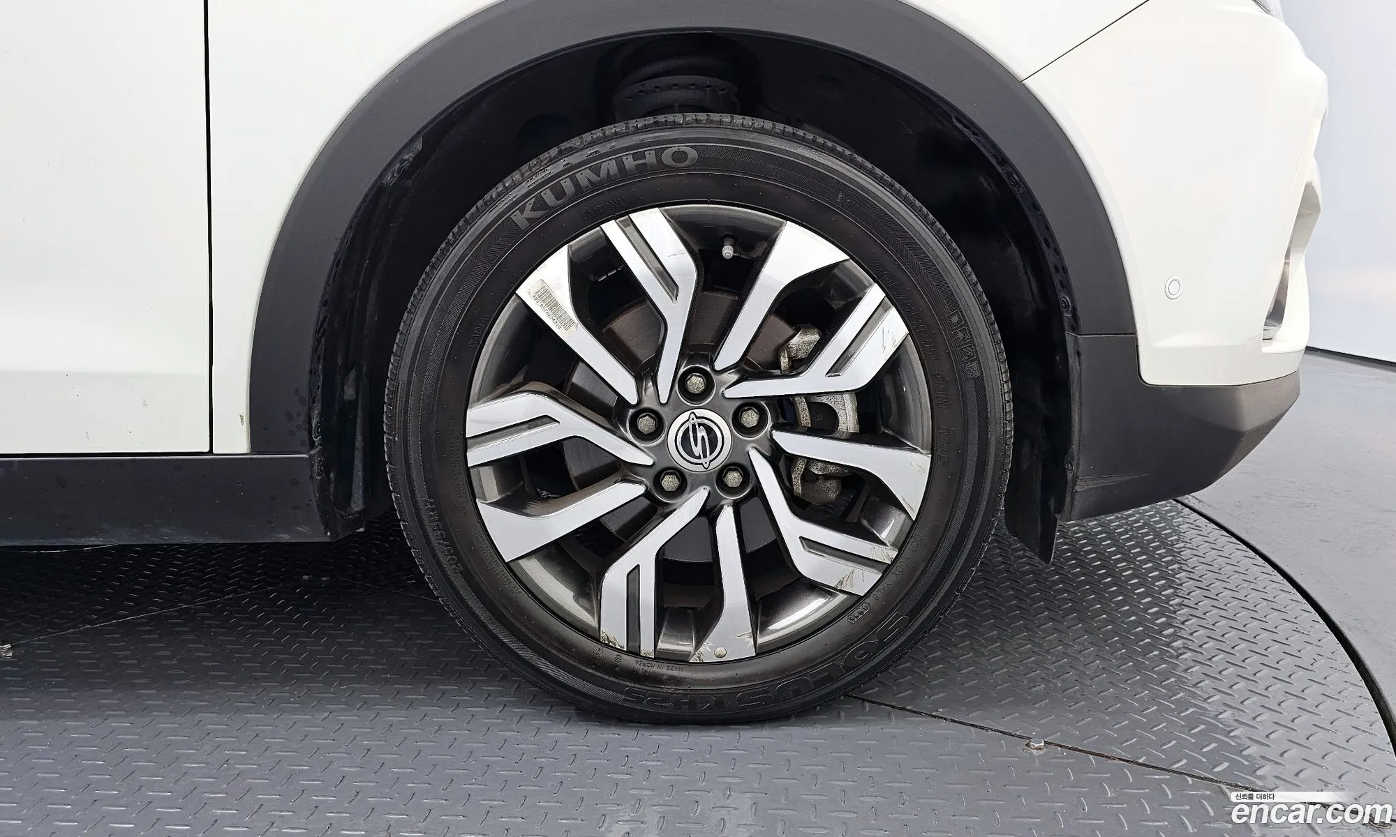 Kg Mobility Ssangyong Tivoli Armor Diesel Vx 2Wd - фотография 8656732