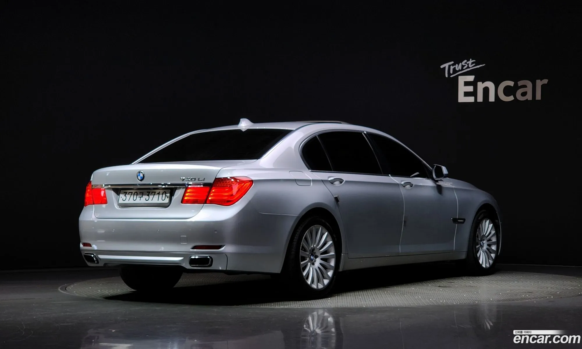 BMW 7 Series F01 740Li - фотография 14067827