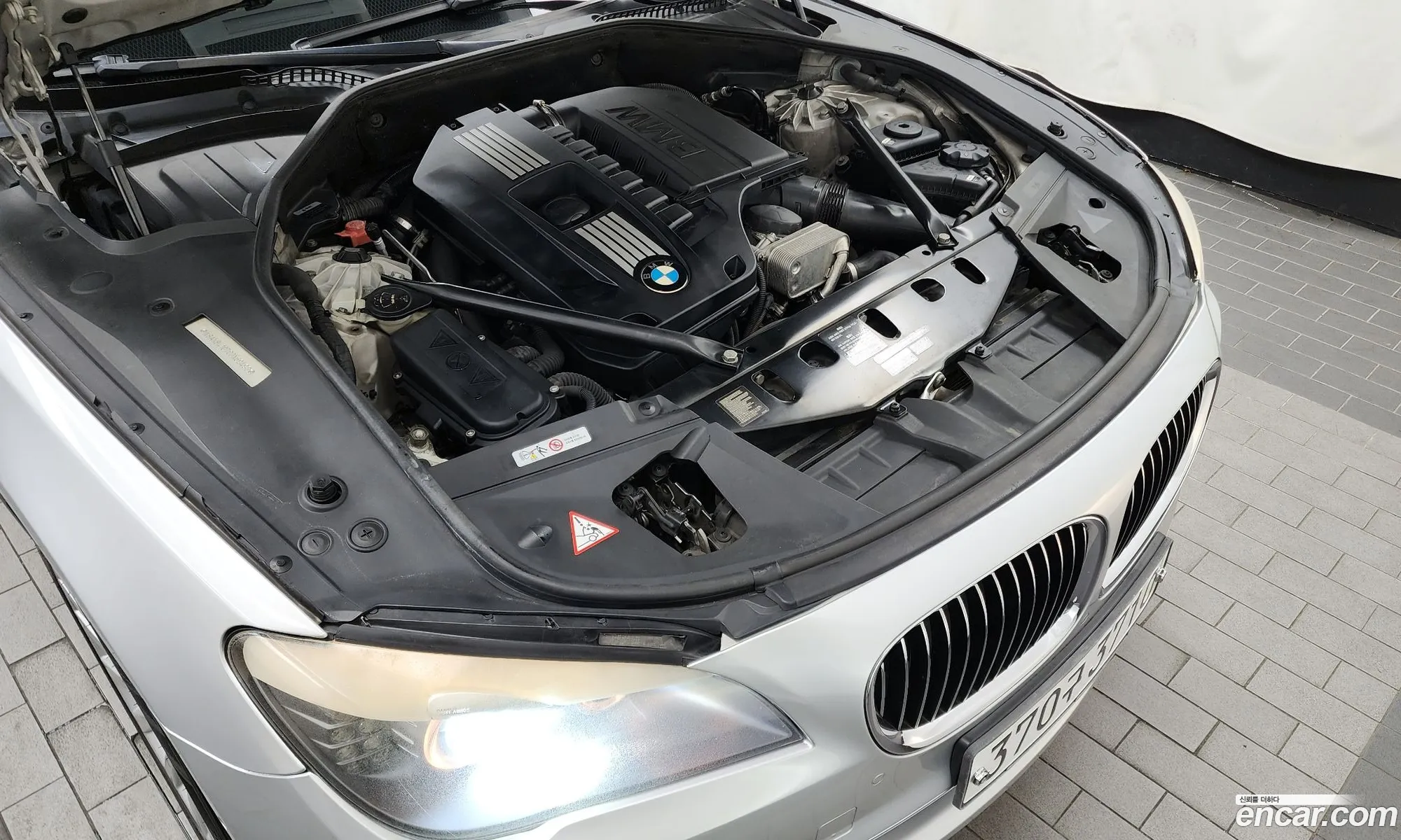 BMW 7 Series F01 740Li - фотография 14067831