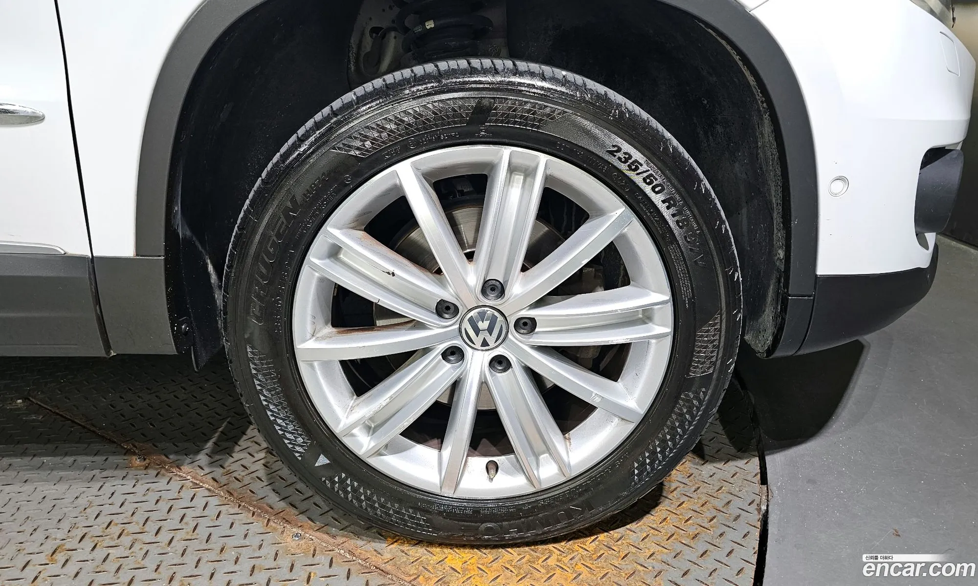 Volkswagen New Tiguan 20 Tdi Premium 5N - фотография 7785192