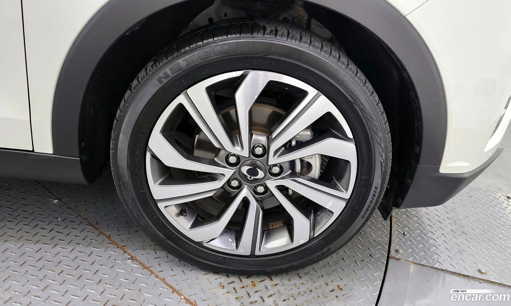 Kg Mobility Ssangyong Very New Tivoli Gasoline 15 2Wd Limited Edition - фотография 8436938