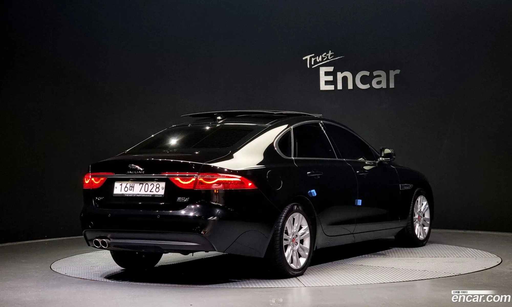 Jaguar Xf X260 20D Portfolio Awd - фотография 3938996