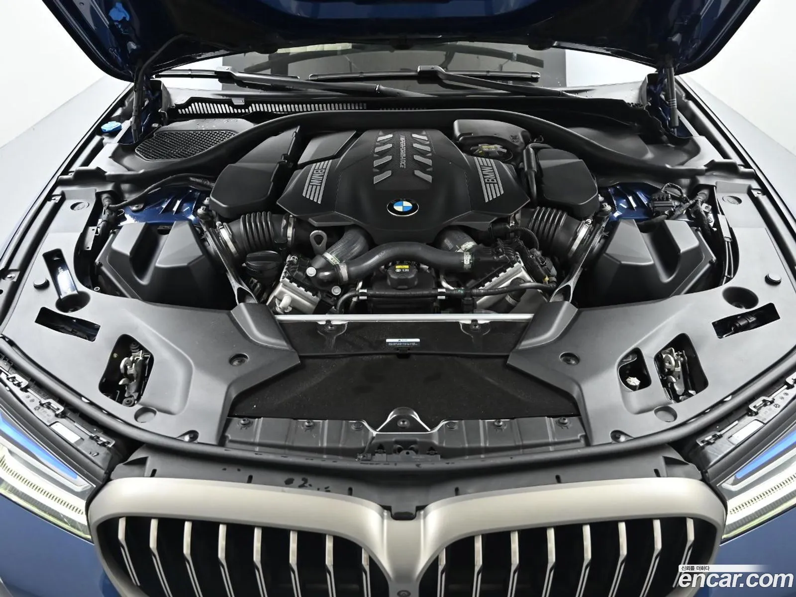 BMW 5 Series G30 M550I xDrive - фотография 8709532