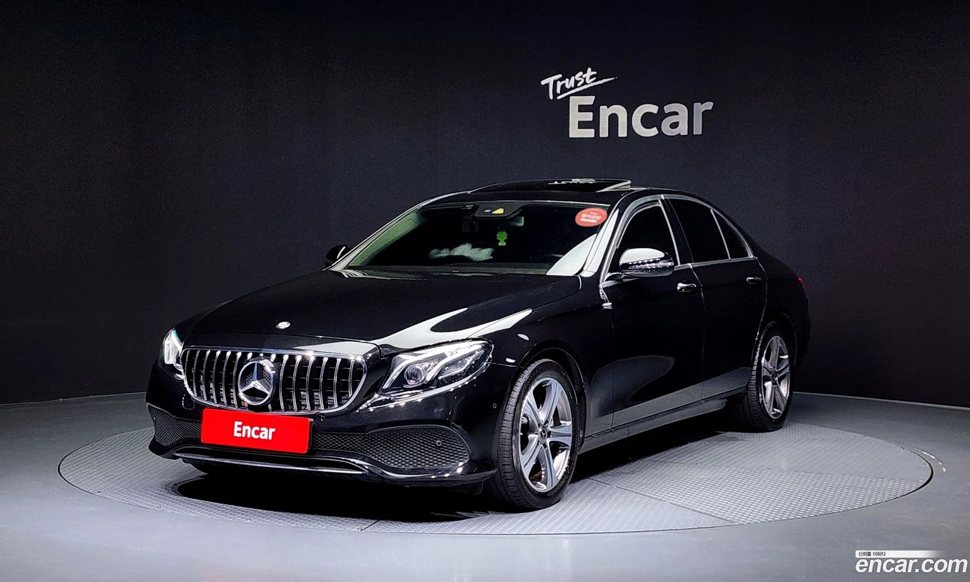 Benz E-Class W213 E220D Avantgarde - фотография 19180126