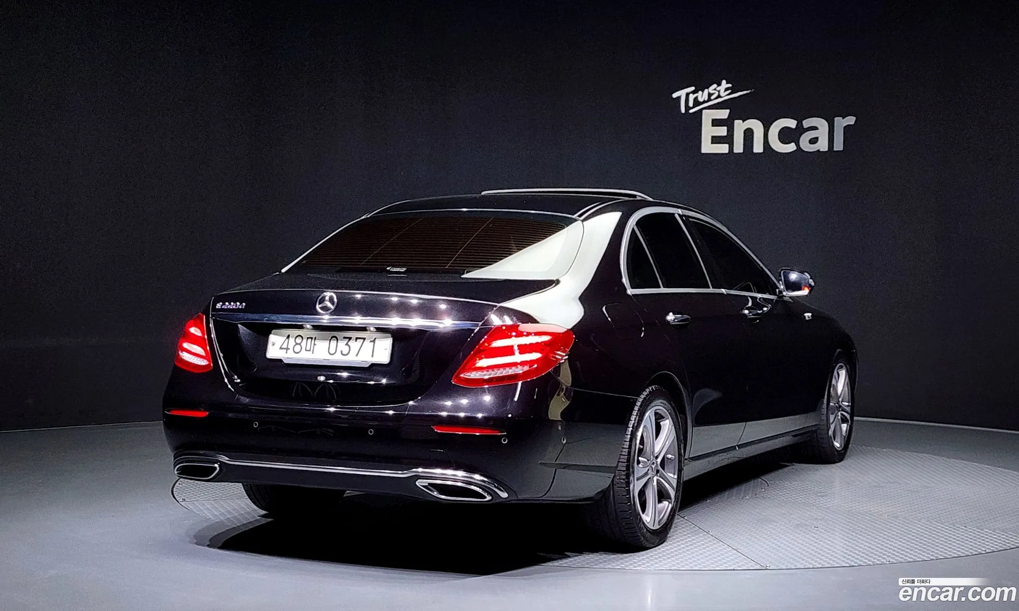 Benz E-Class W213 E220D Avantgarde - фотография 19180127