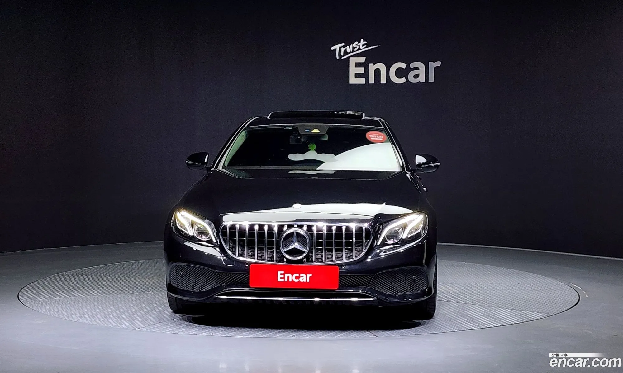 Benz E-Class W213 E220D Avantgarde - фотография 19180128
