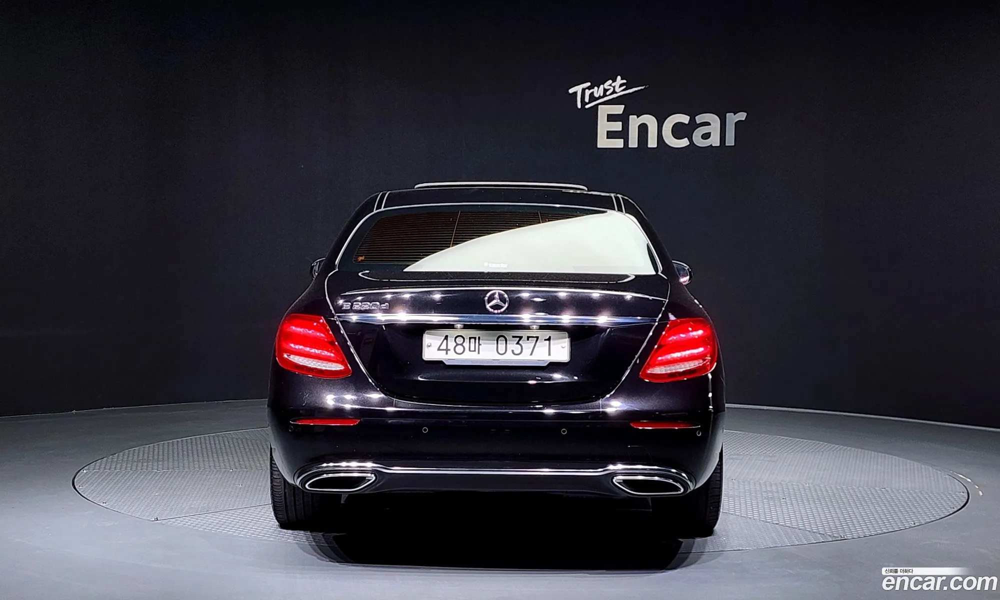 Benz E-Class W213 E220D Avantgarde - фотография 19180129