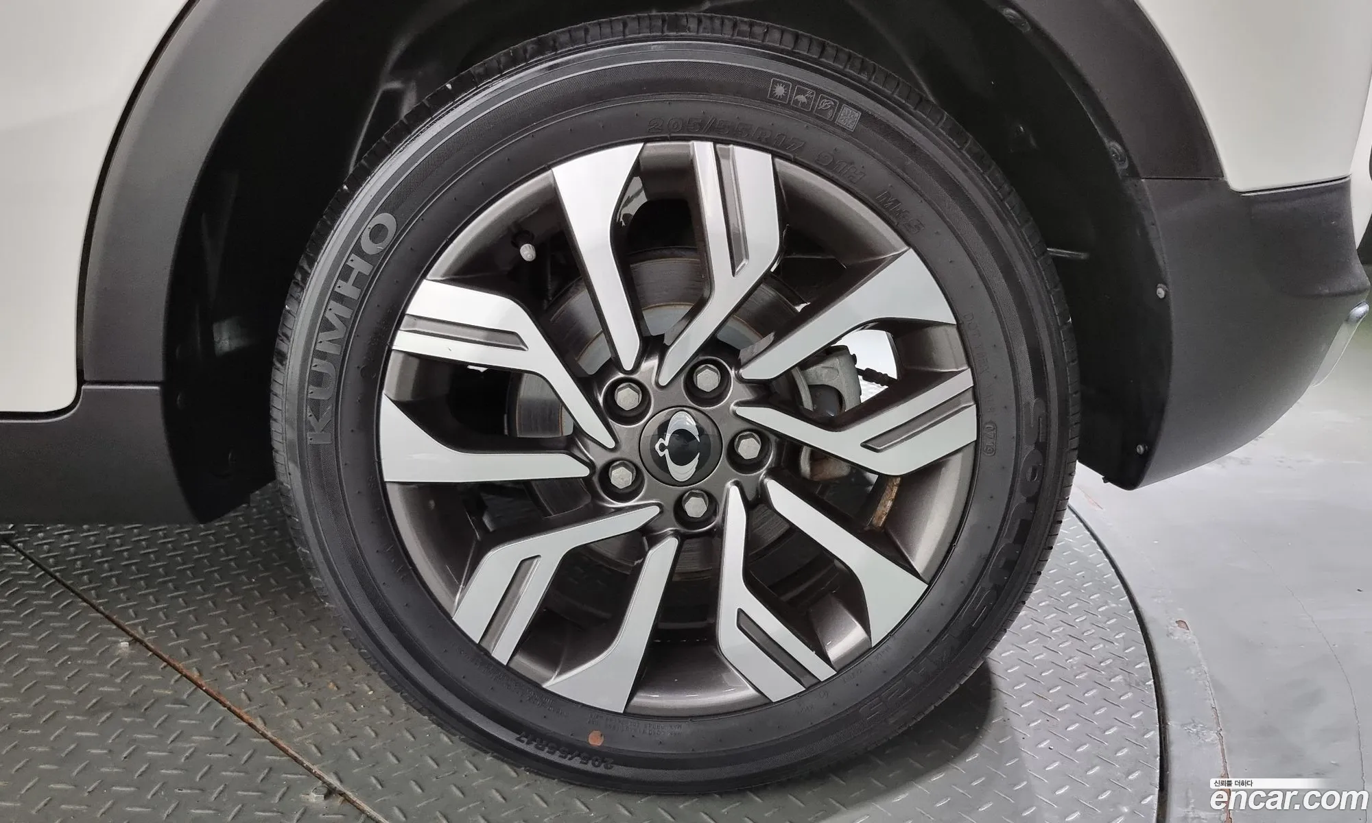 Kg Mobility Ssangyong Tivoli Armor Gear Plus 2Wd - фотография 6670790