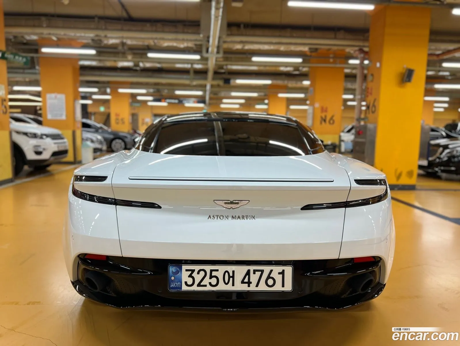 Aston Martin Db11 40 V8 Coupe - фотография 3526353