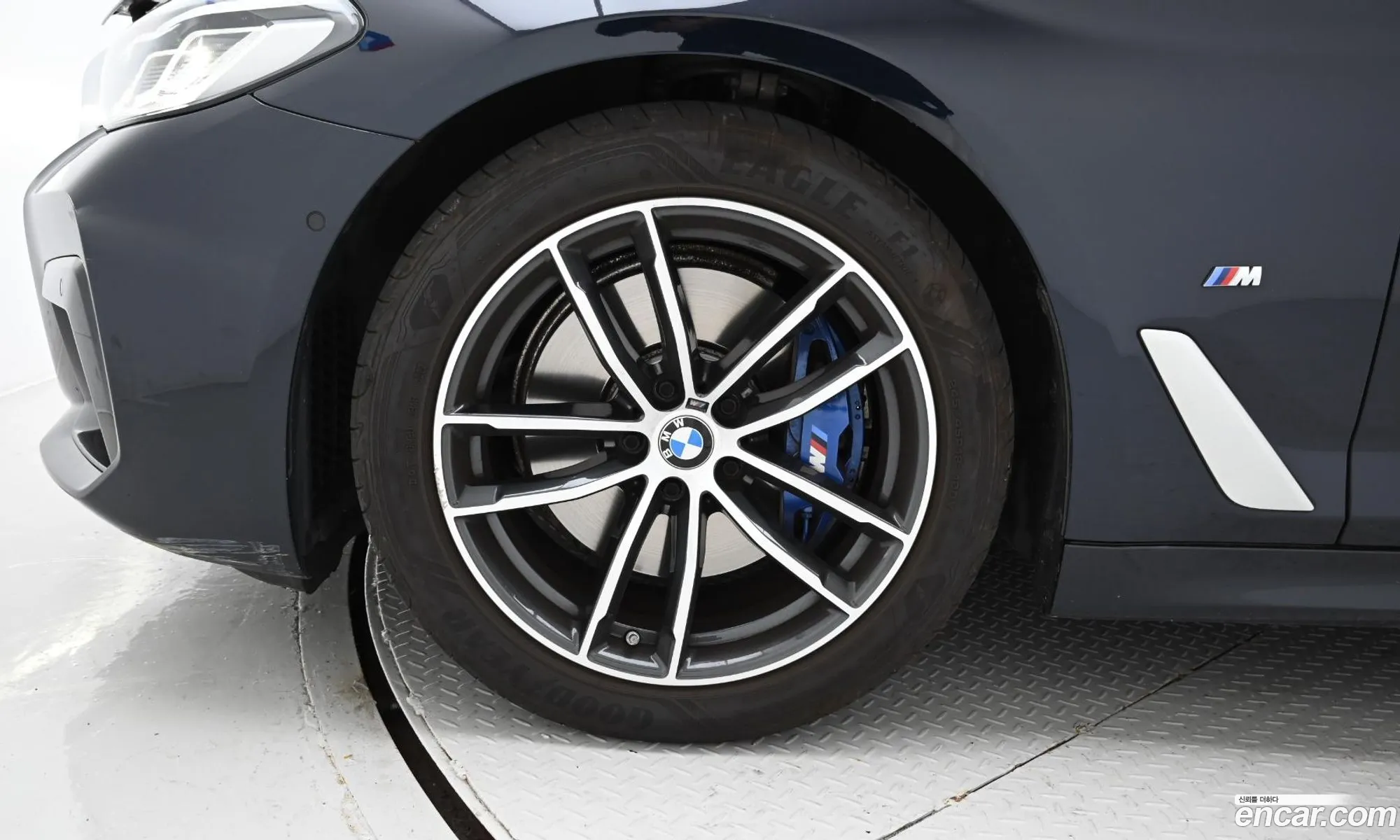 BMW 5 Series G30 520I M Sports - фотография 4872592