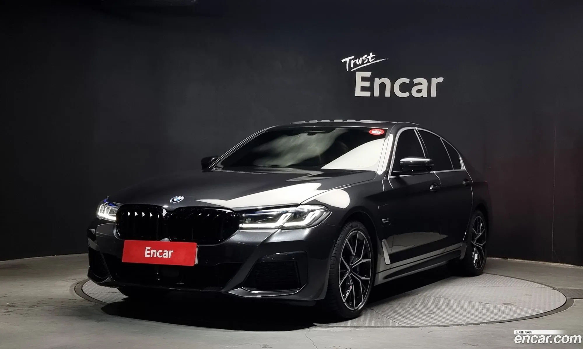BMW 5 Series G30 530E M Sports - фотография 12283313