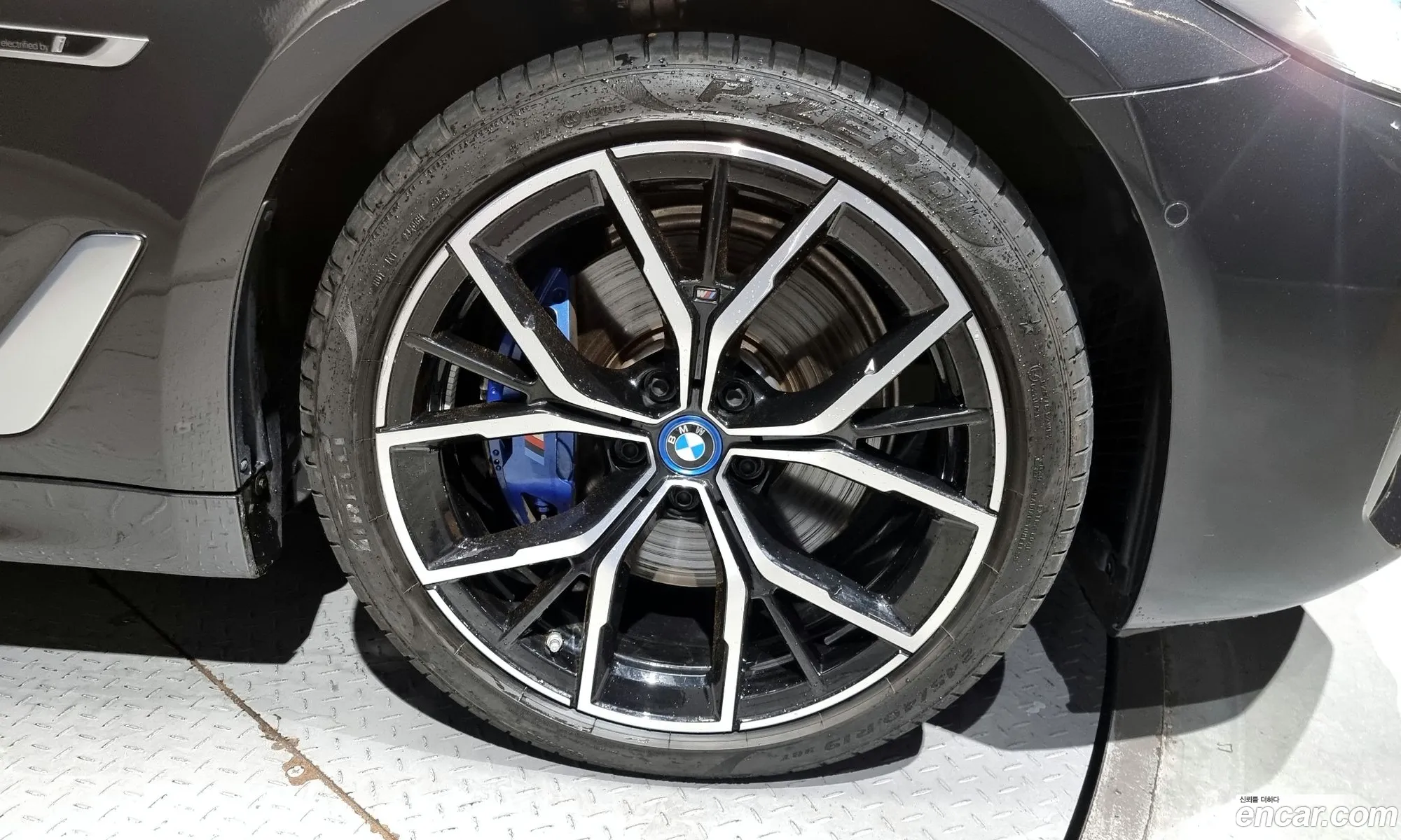 BMW 5 Series G30 530E M Sports - фотография 12283317