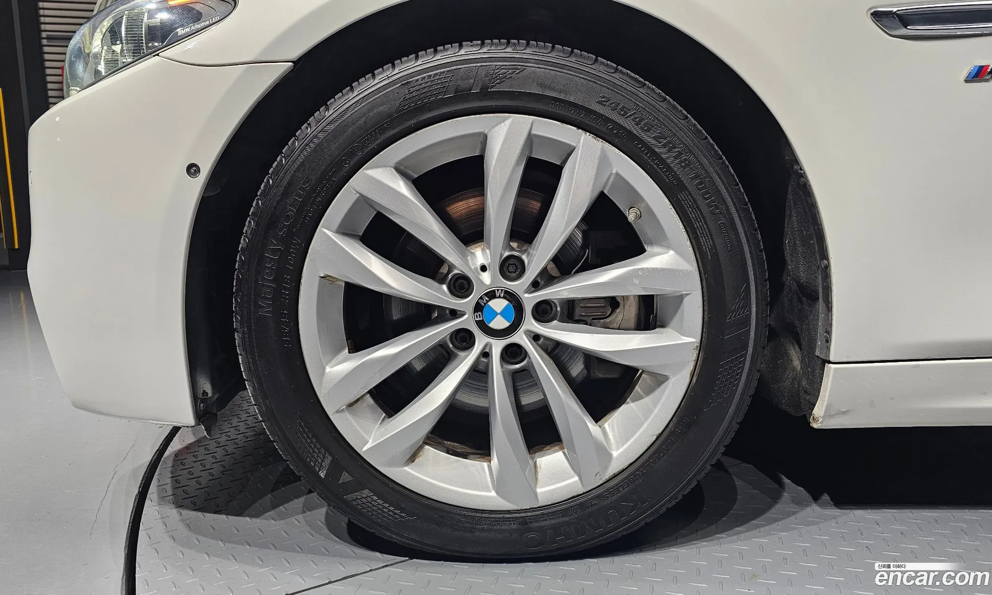 BMW 5 Series F10 520D xDrive M Aerodynamics - фотография 14054909