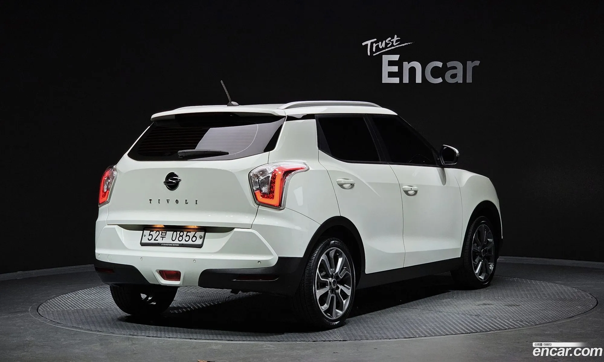 Kg Mobility Ssangyong Tivoli Lx 2Wd Top-Of-The-Line Model - фотография 8186171