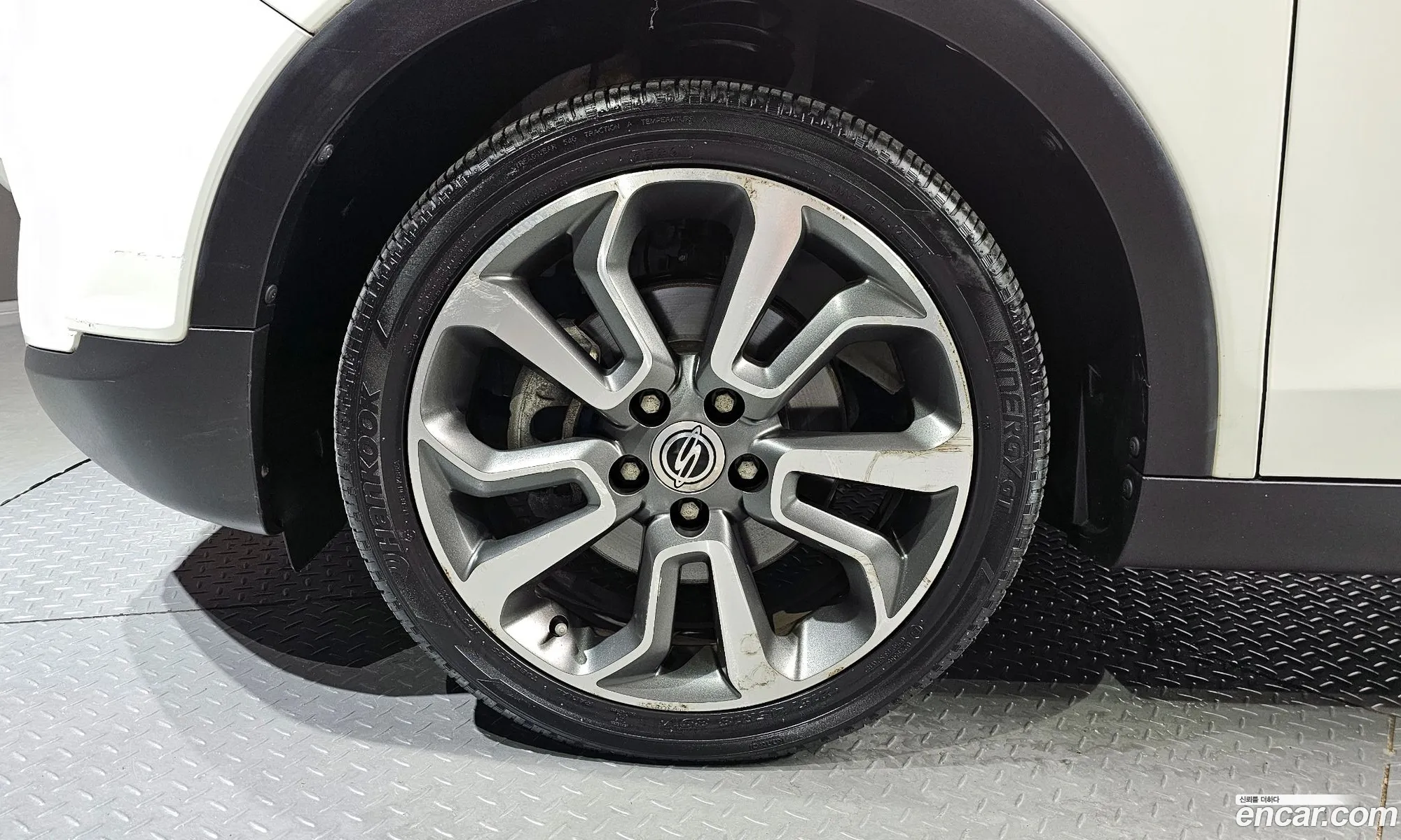 Kg Mobility Ssangyong Tivoli Lx 2Wd Top-Of-The-Line Model - фотография 8186174