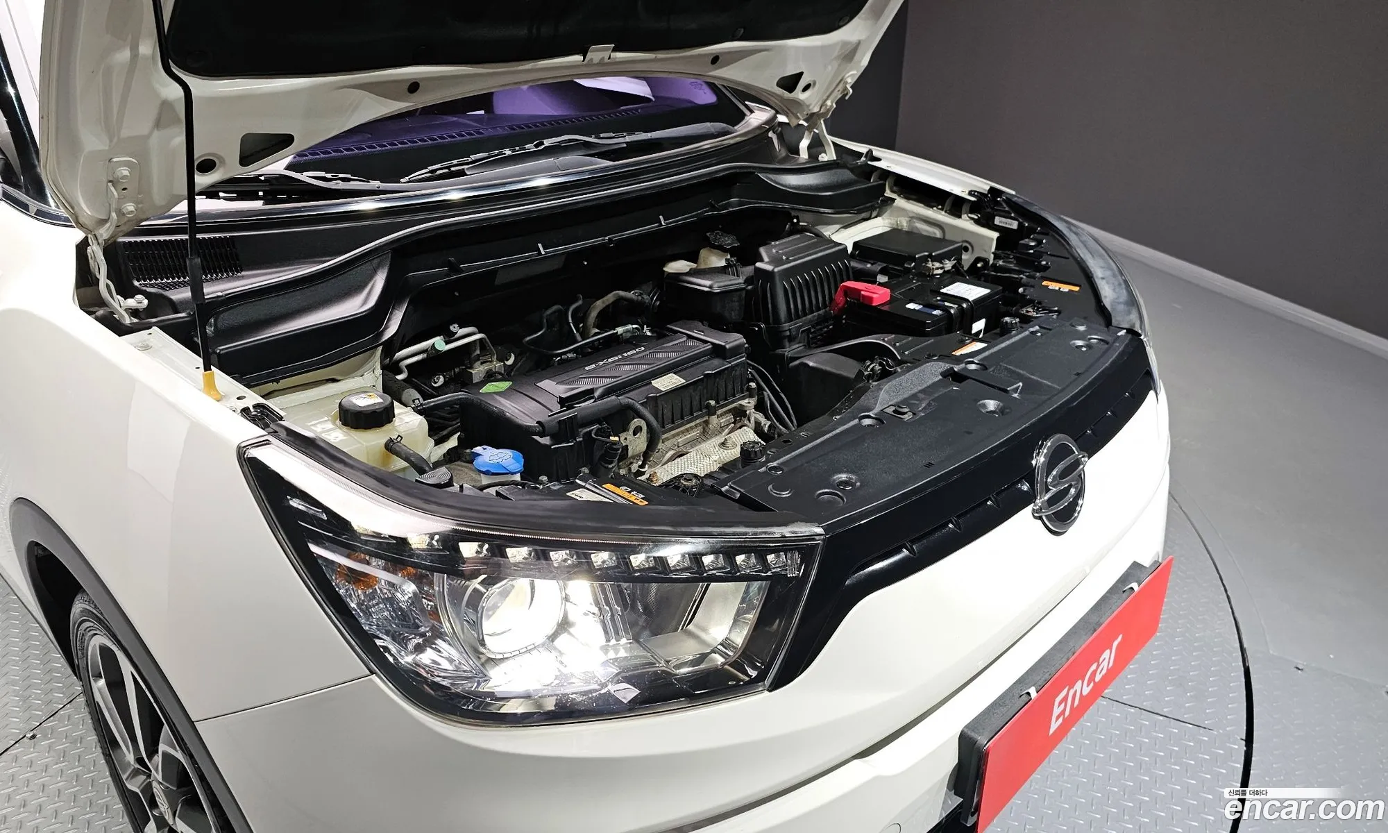 Kg Mobility Ssangyong Tivoli Lx 2Wd Top-Of-The-Line Model - фотография 8186175