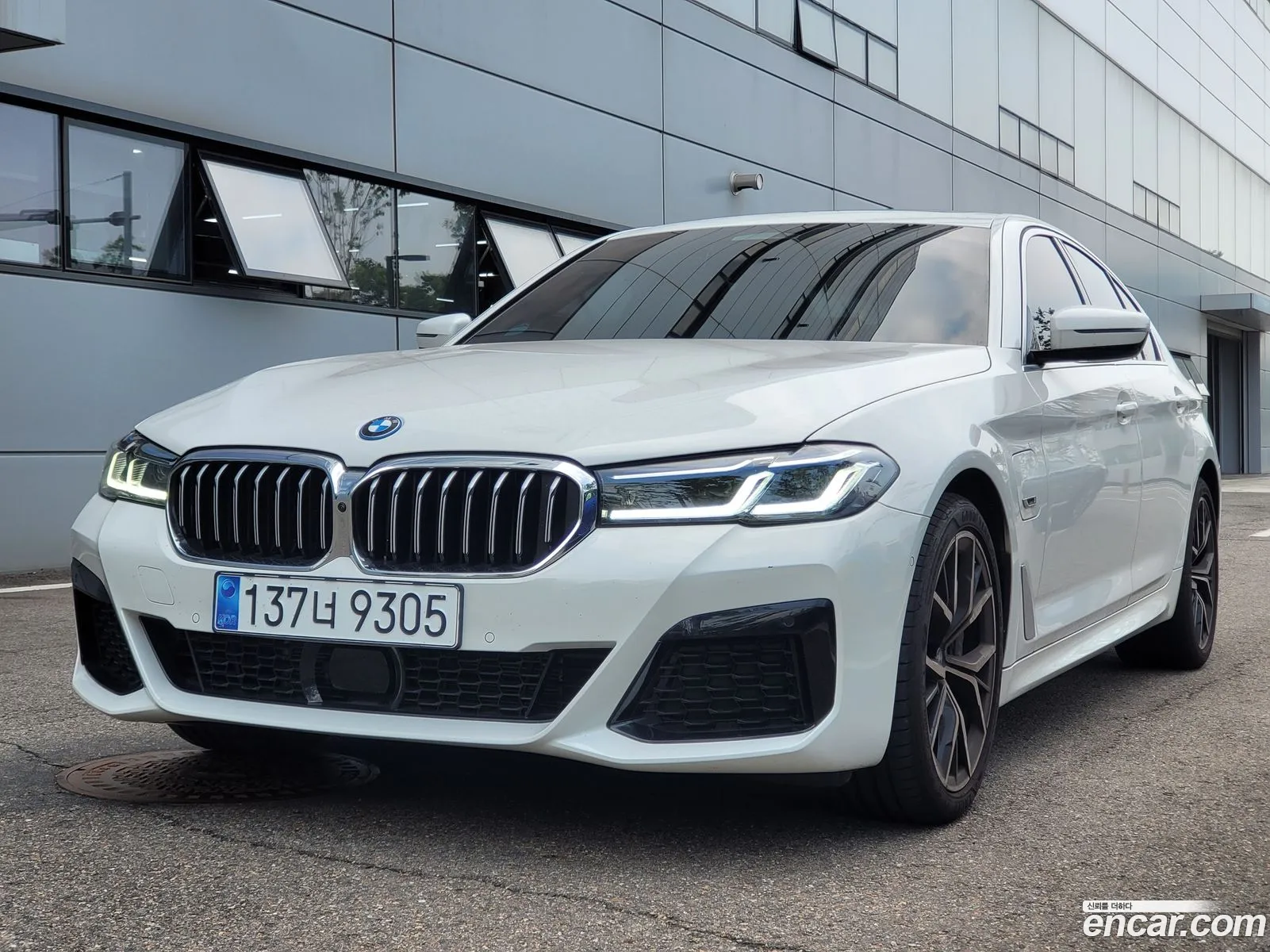 BMW 5 Series G30 530E M Sports - фотография 12283253