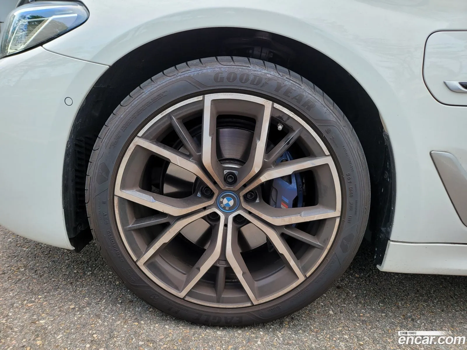 BMW 5 Series G30 530E M Sports - фотография 12283257