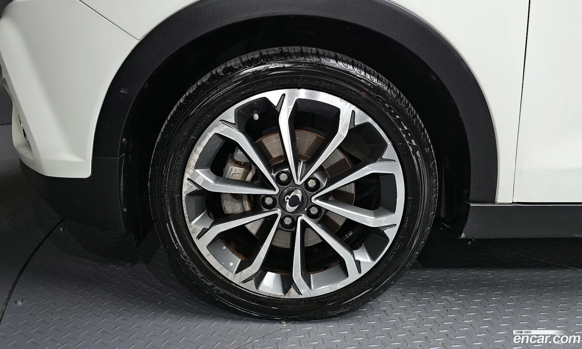 Kg Mobility Ssangyong Tivoli Armor Gear Edition 2Wd - фотография 8416489
