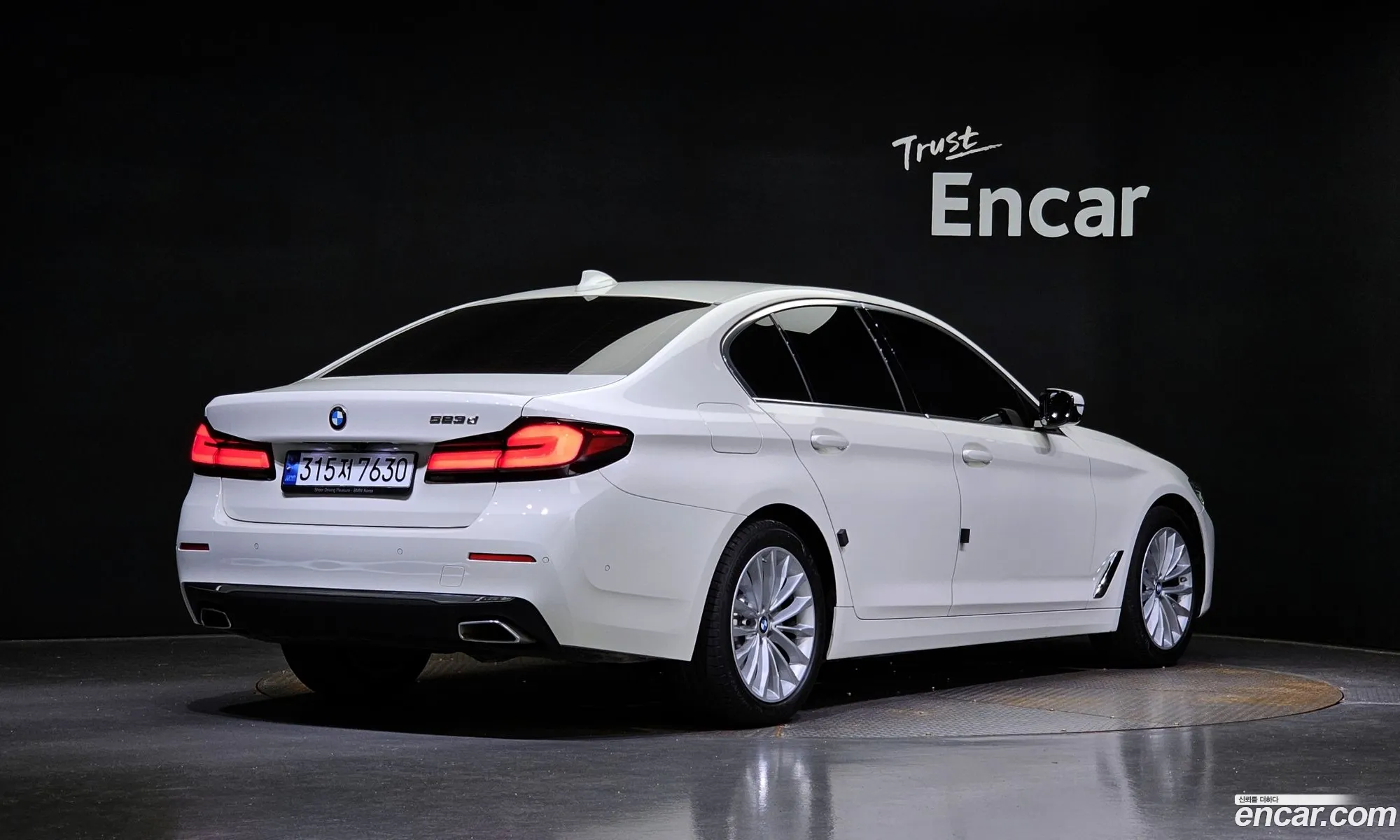BMW 5 Series G30 523D ​​Luxury - фотография 6340259