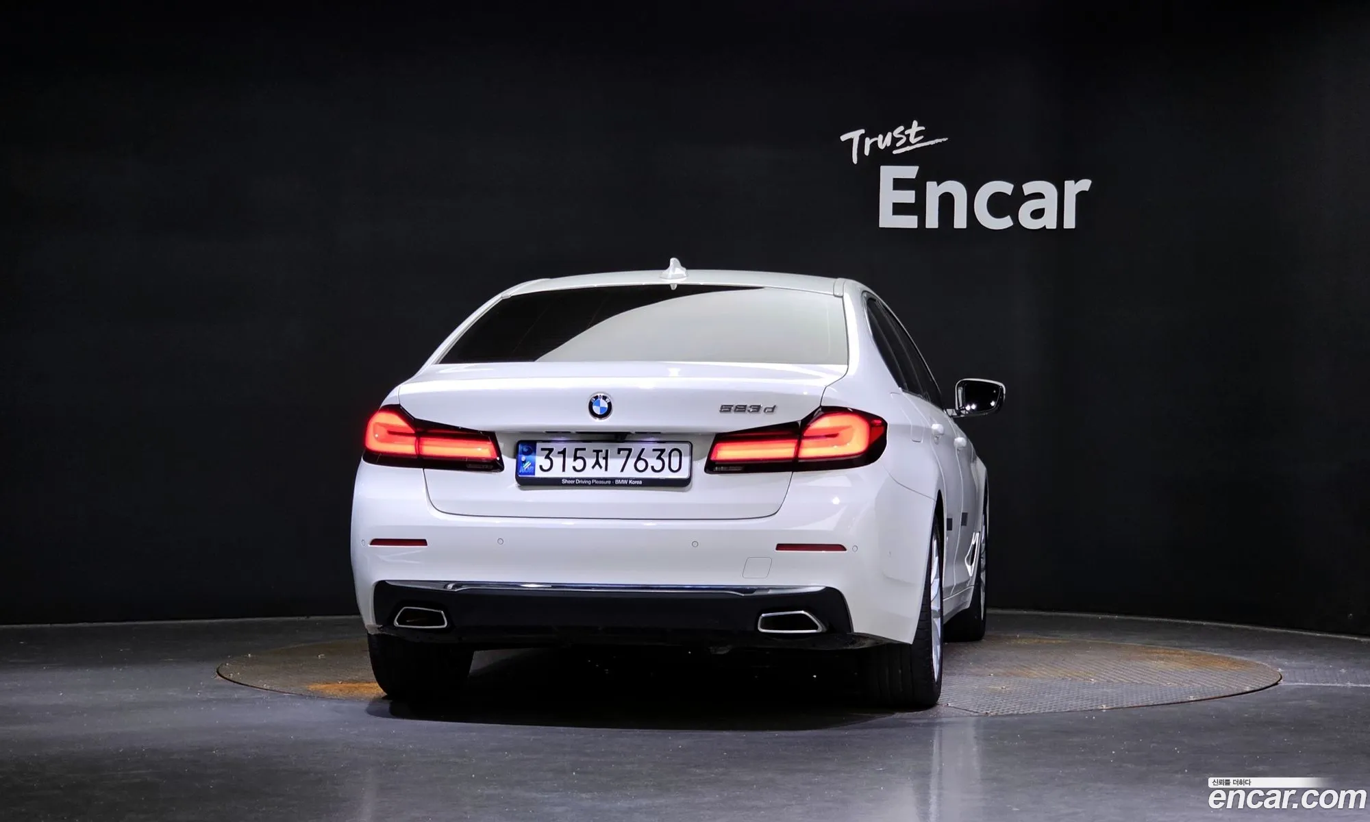 BMW 5 Series G30 523D ​​Luxury - фотография 6340261