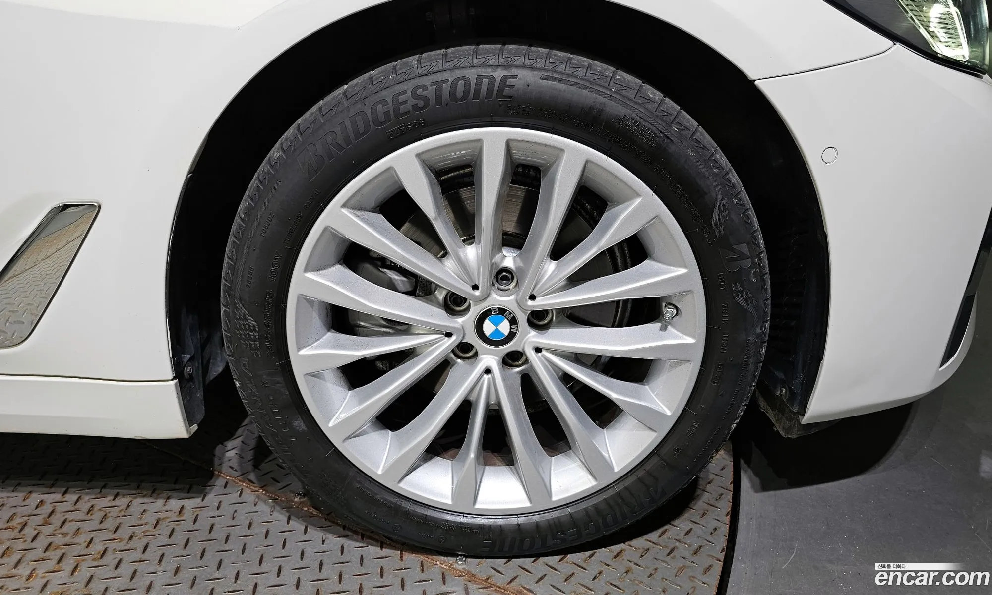 BMW 5 Series G30 523D ​​Luxury - фотография 6340262