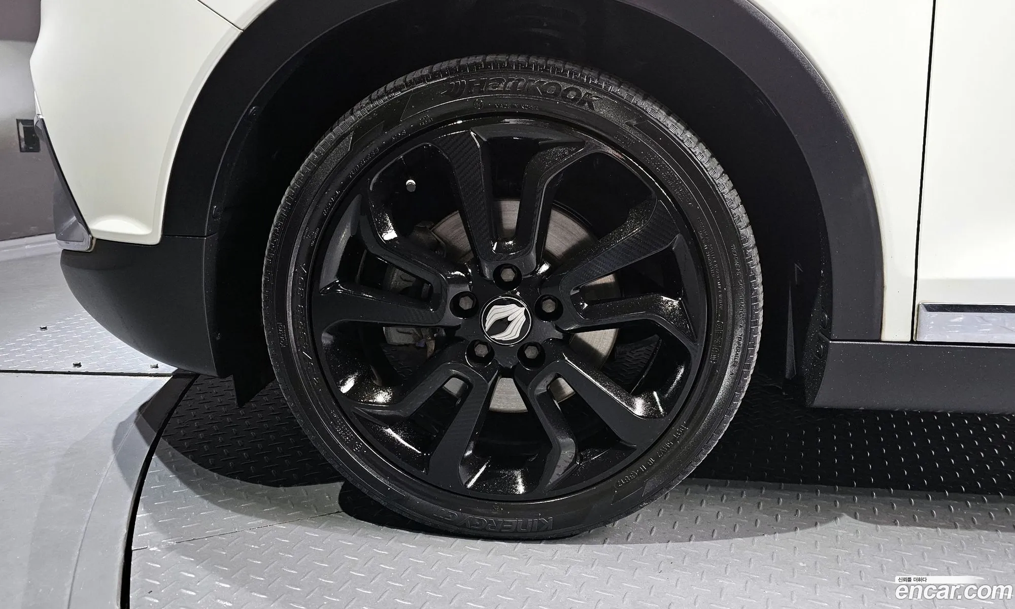 Kg Mobility Ssangyong Tivoli Lx 2Wd Top-Of-The-Line Model - фотография 7193230