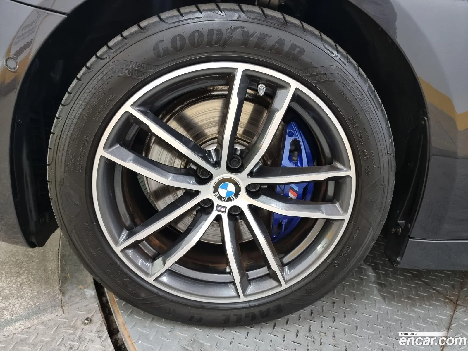 BMW 5 Series G30 523D ​​xDrive M Sports - фотография 4872579