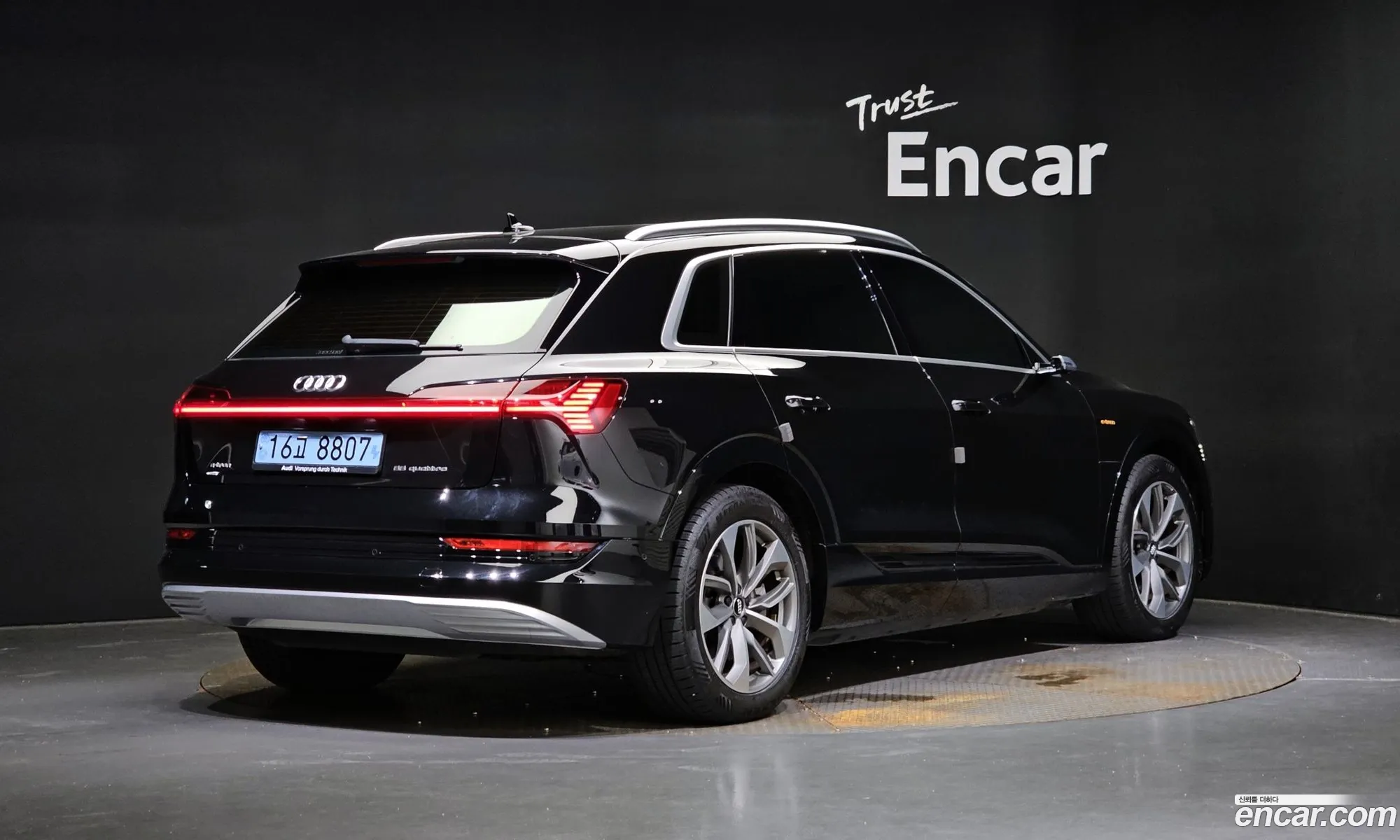 Audi E-Tron 55 Quattro - фотография 1537668