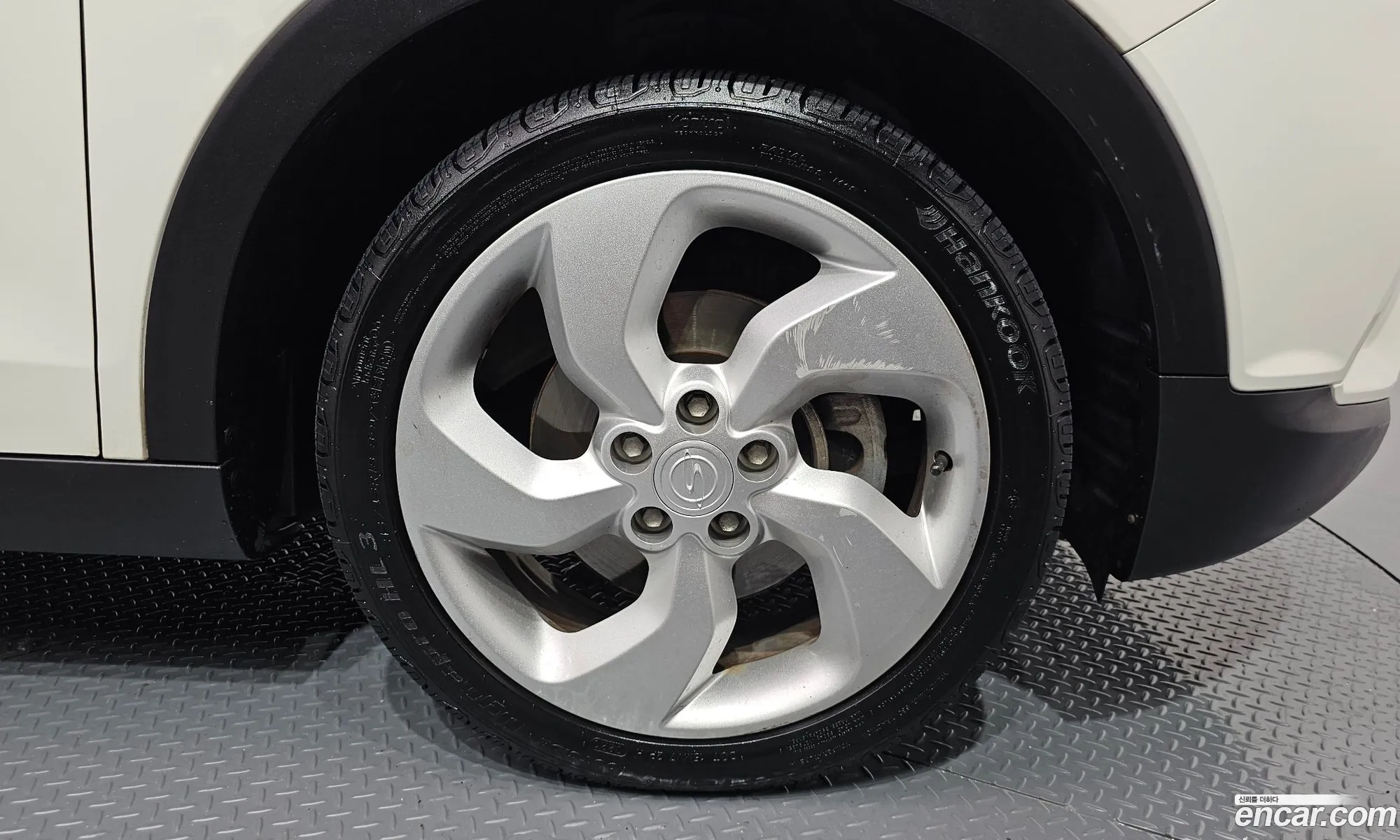 Kg Mobility Ssangyong Tivoli Lx 2Wd Luxury Model - фотография 8342415