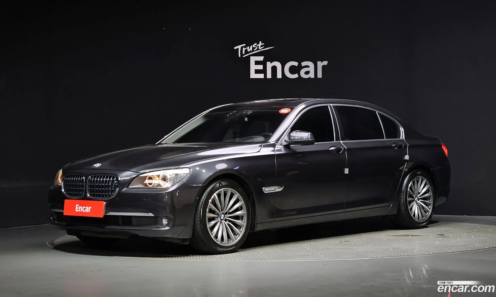 BMW 7 Series F01 750Li - фотография 4820250