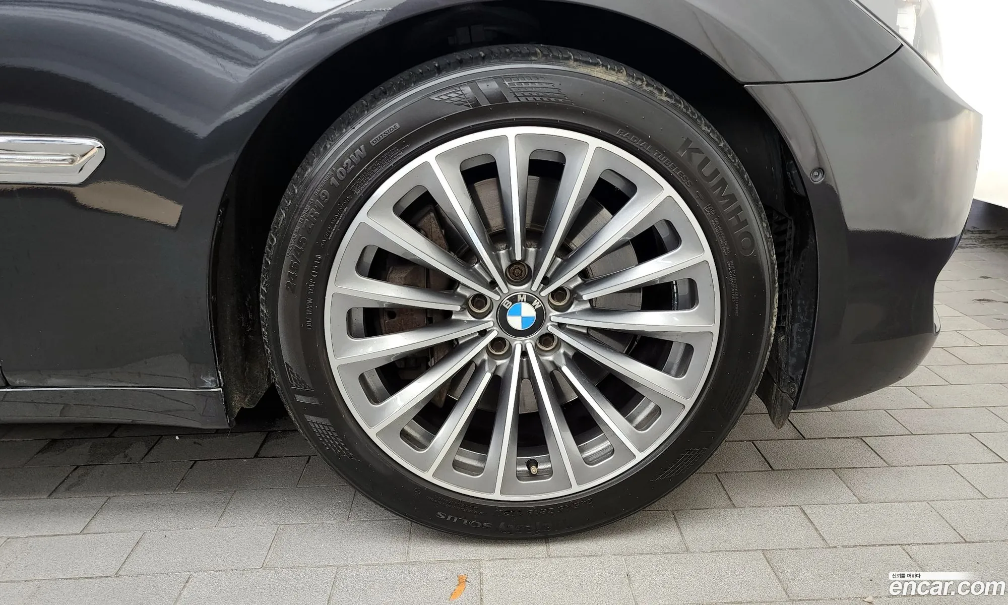 BMW 7 Series F01 750Li - фотография 4820254