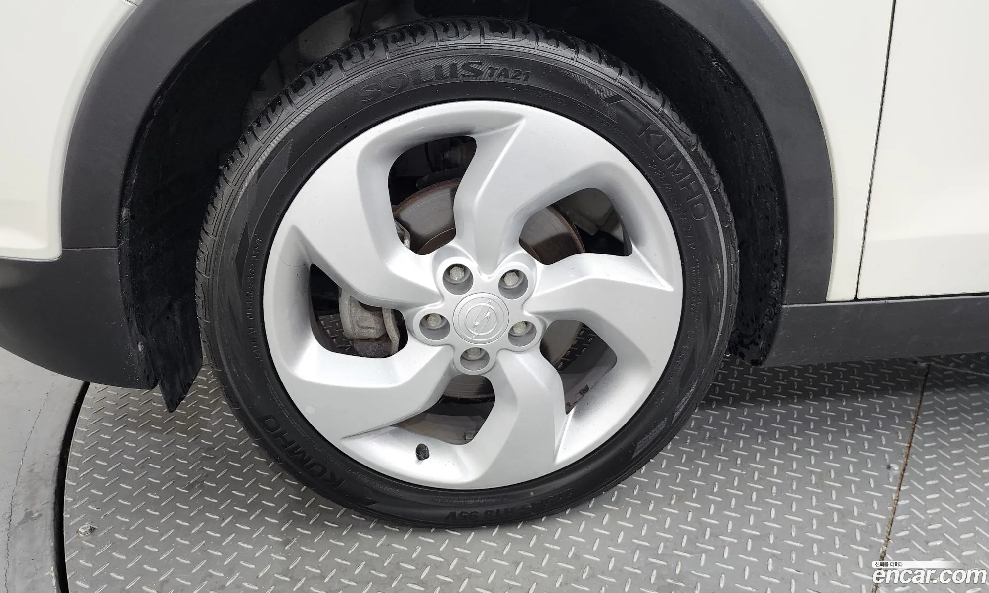 Kg Mobility Ssangyong Tivoli Lx 2Wd Luxury Model - фотография 8342403
