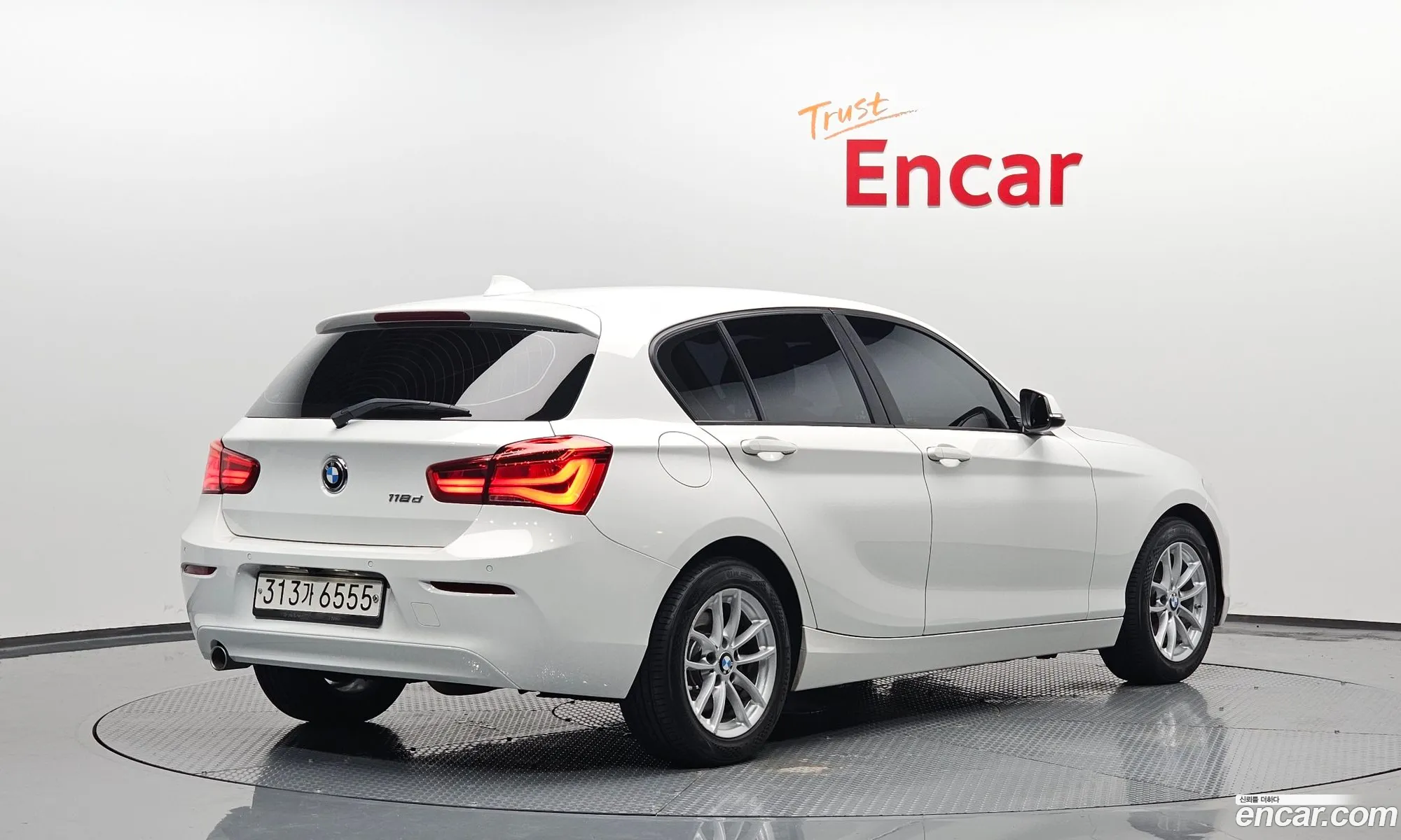 BMW 1 Series F20 118D Joy 5-Door - фотография 18422321
