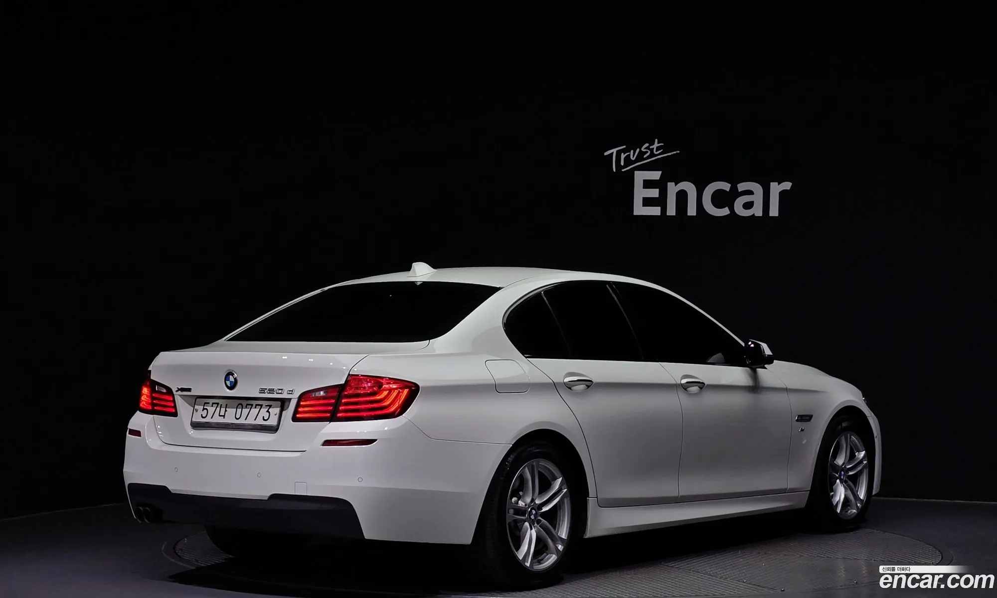 BMW 5 Series F10 520D xDrive M Aerodynamics - фотография 12393187