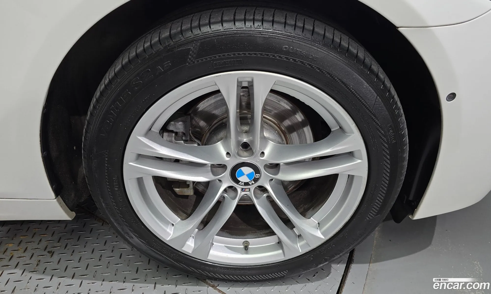 BMW 5 Series F10 520D xDrive M Aerodynamics - фотография 12393190