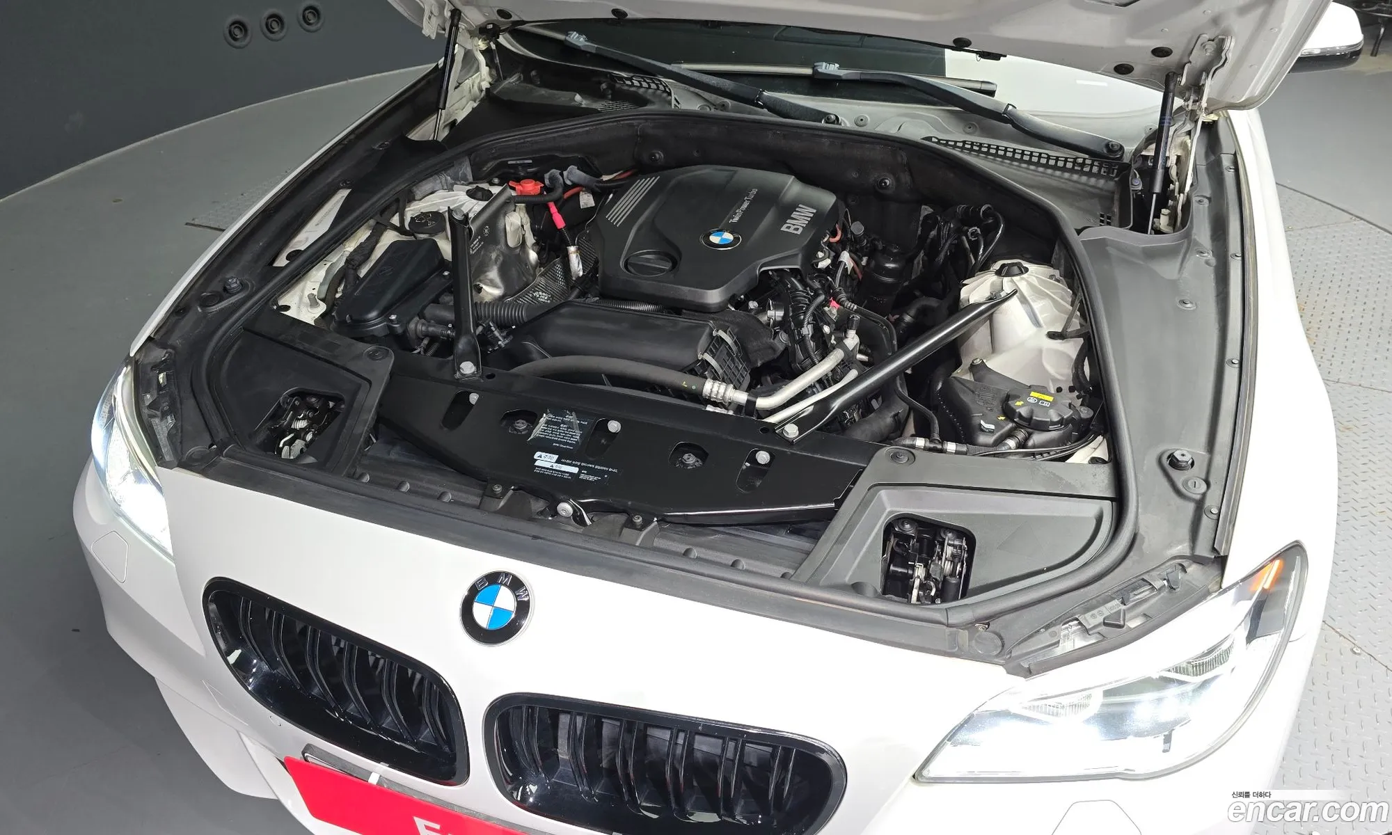 BMW 5 Series F10 520D xDrive M Aerodynamics - фотография 12393191