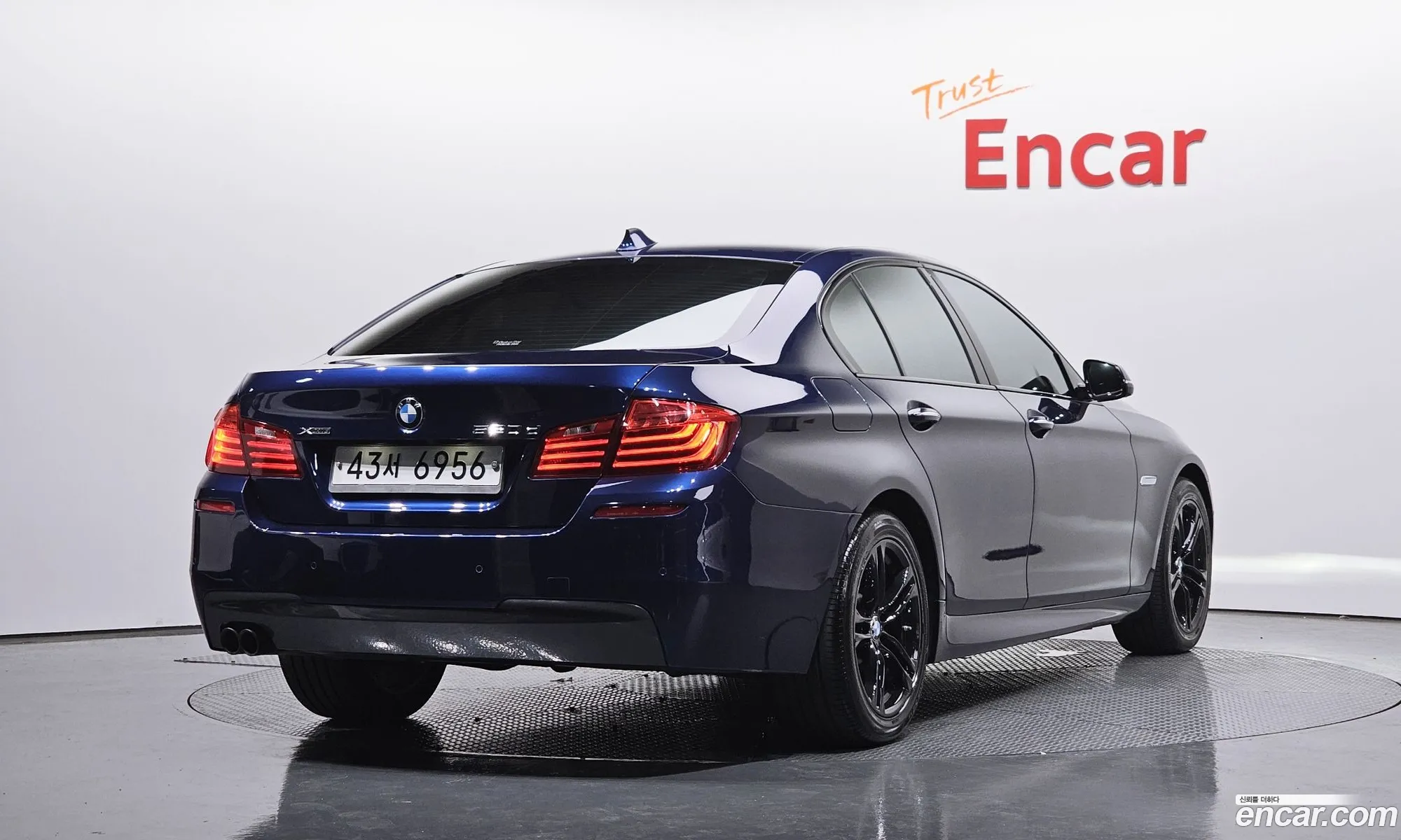 BMW 5 Series F10 520D M Aerodynamics - фотография 6847402