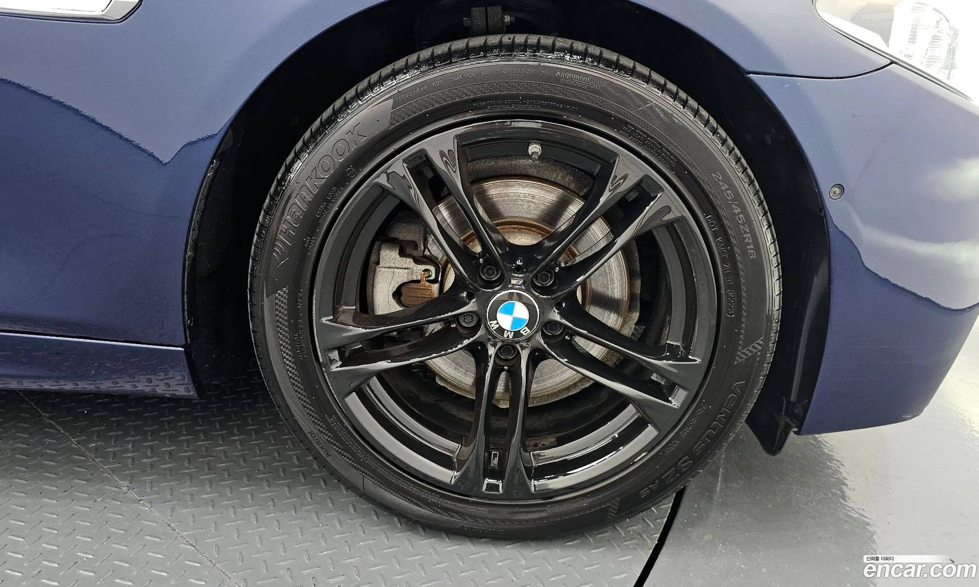 BMW 5 Series F10 520D M Aerodynamics - фотография 6847405