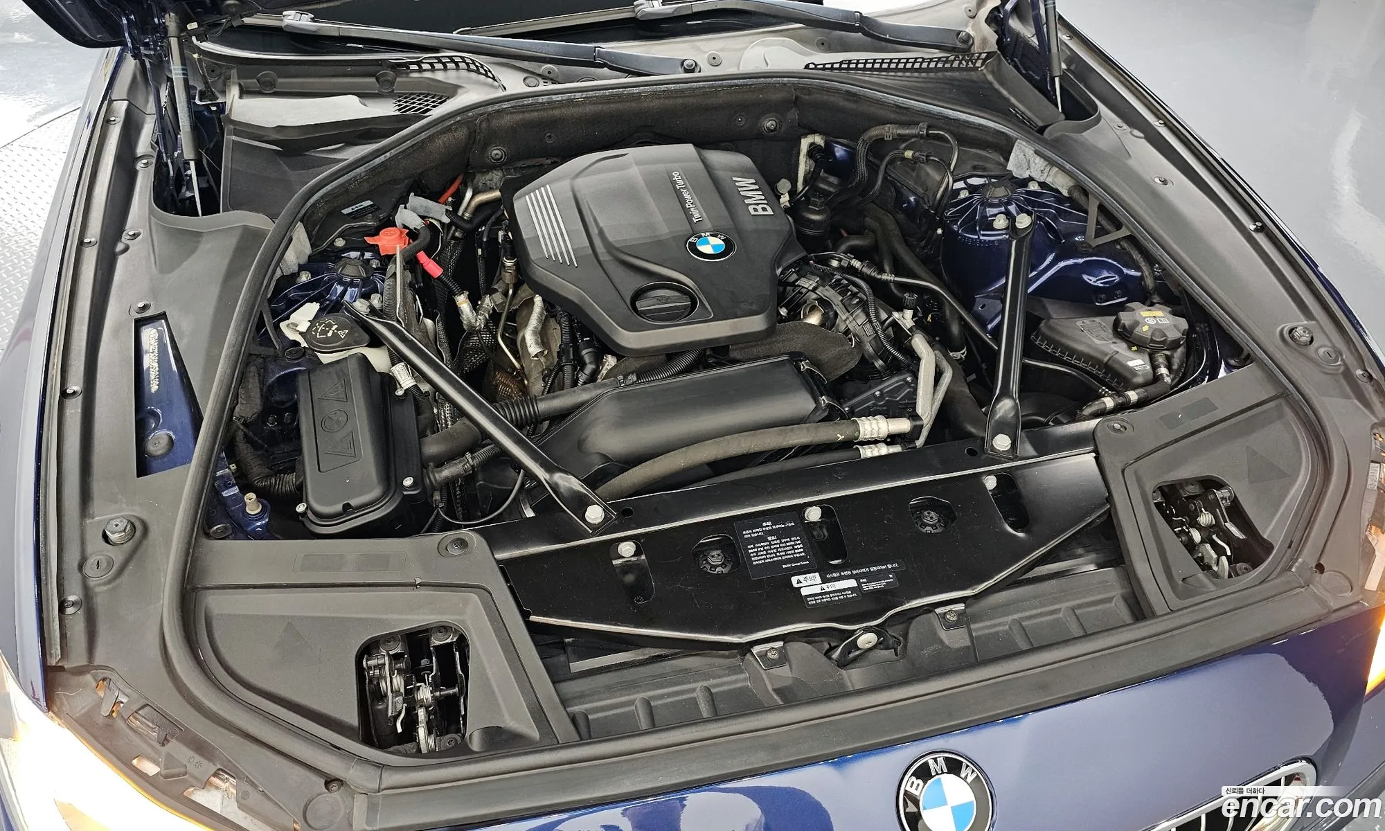 BMW 5 Series F10 520D M Aerodynamics - фотография 6847406