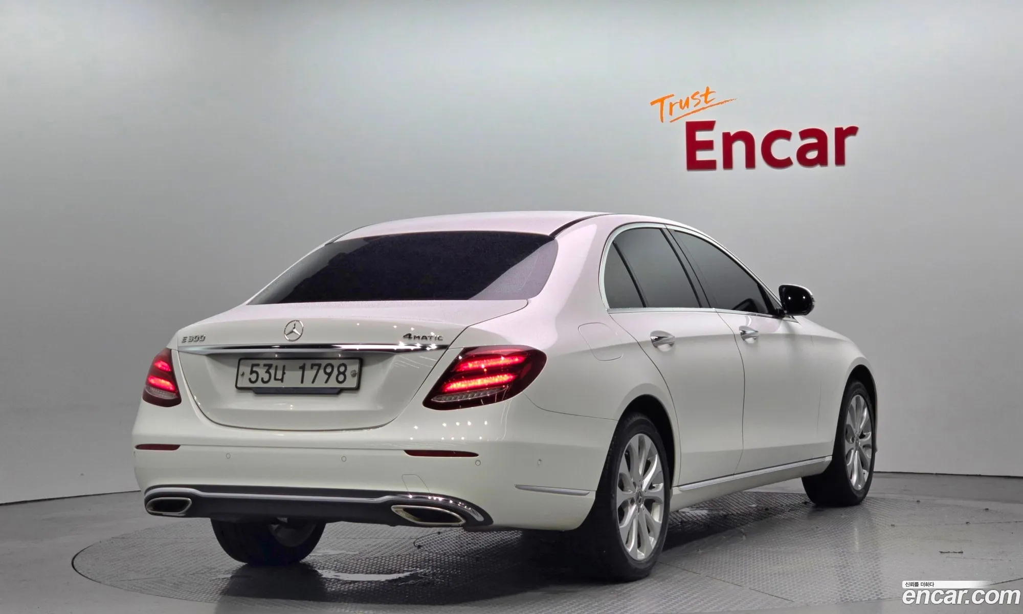 Mercedes E-Class W213 E300 4Matic Exclusive - фотография 19180115