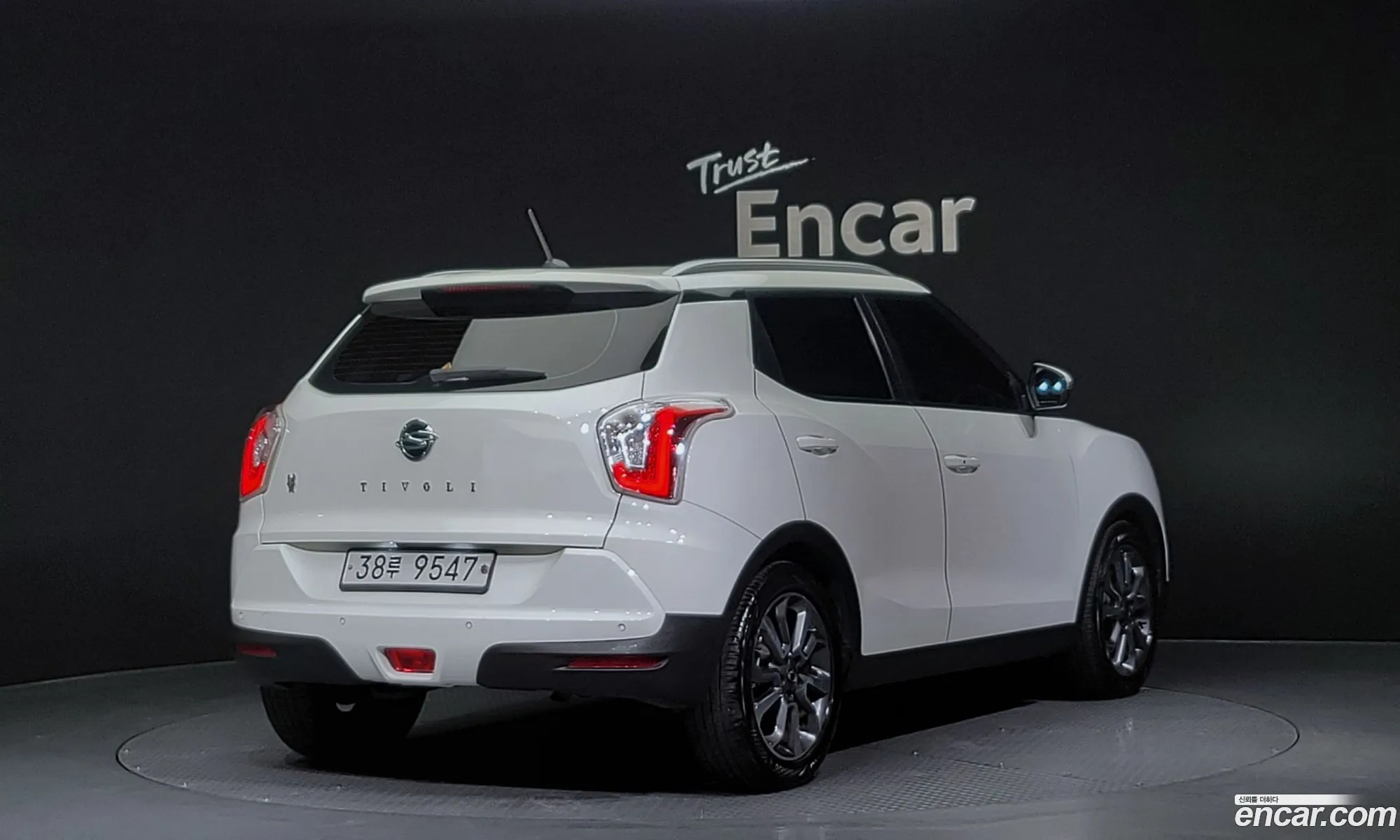 Kg Mobility Ssangyong Tivoli Lx 2Wd Top-Of-The-Line Model - фотография 7389331