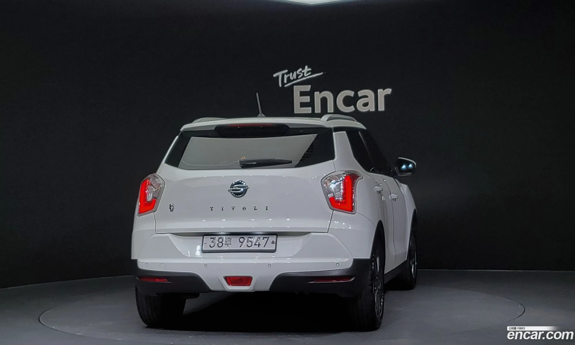 Kg Mobility Ssangyong Tivoli Lx 2Wd Top-Of-The-Line Model - фотография 7389333