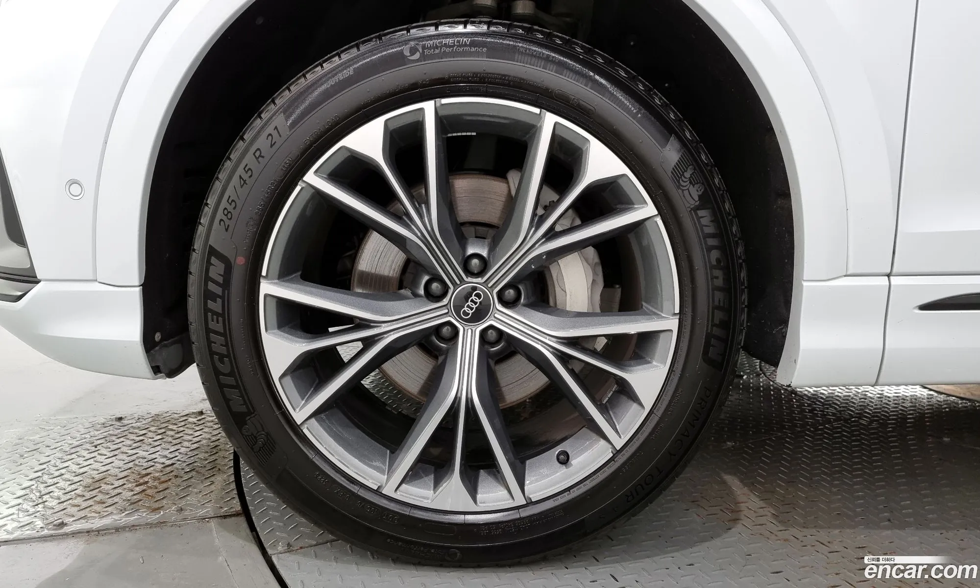 Audi Q8 4M 55 Tfsi Quattro Premium - фотография 397386