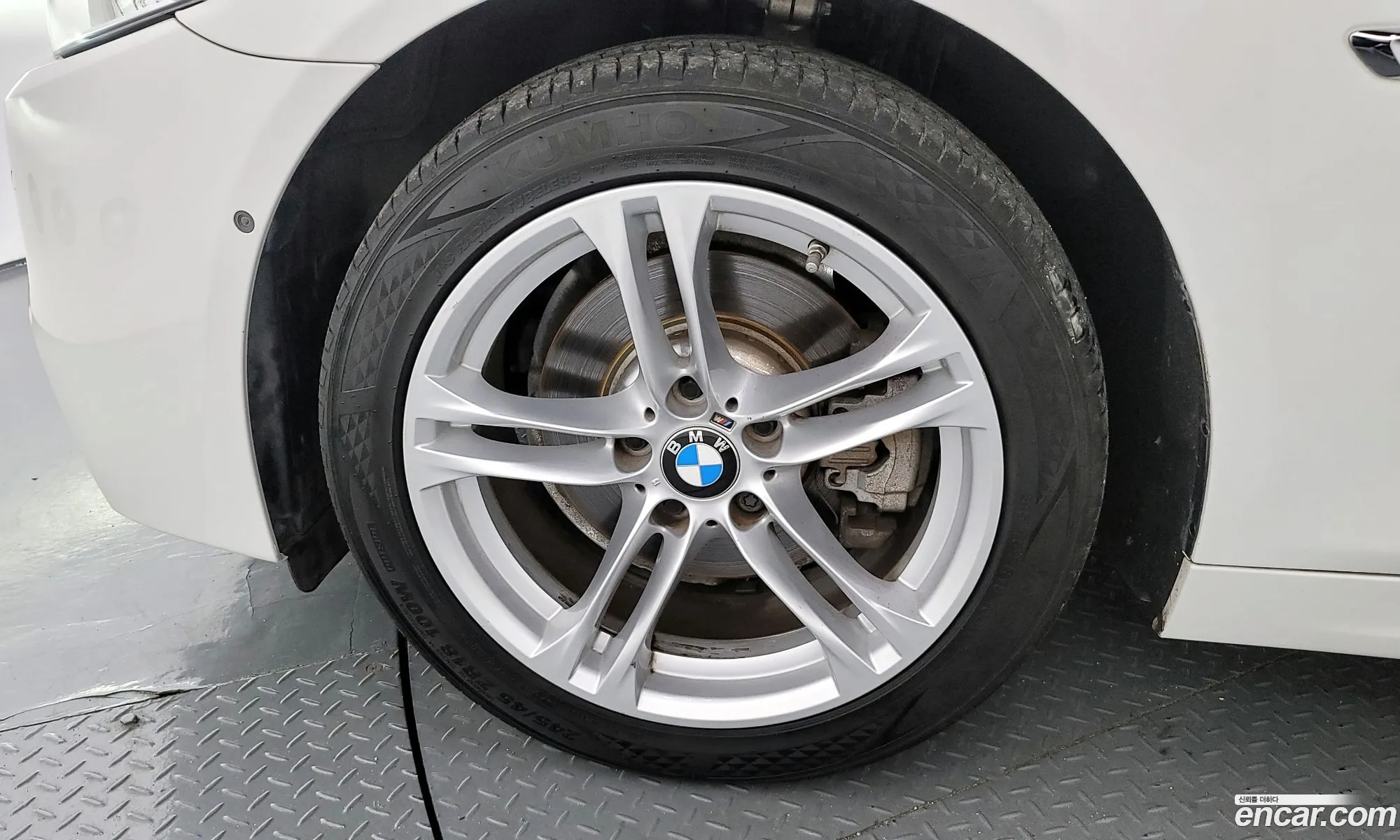 BMW 5 Series F10 520D M Aerodynamics - фотография 18351266